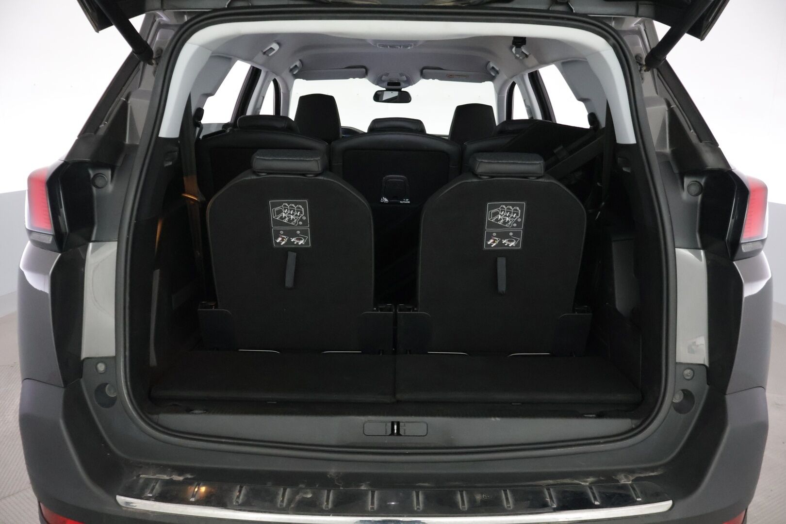 Peugeot 5008 2019 Allure PureTech 130 EAT8-automaatti * 7P / Ambient / Vakkari / CarPlay / Lohko+ sisä * - * Jakopää tehty! / Tilava / Juuri Huollettu! *