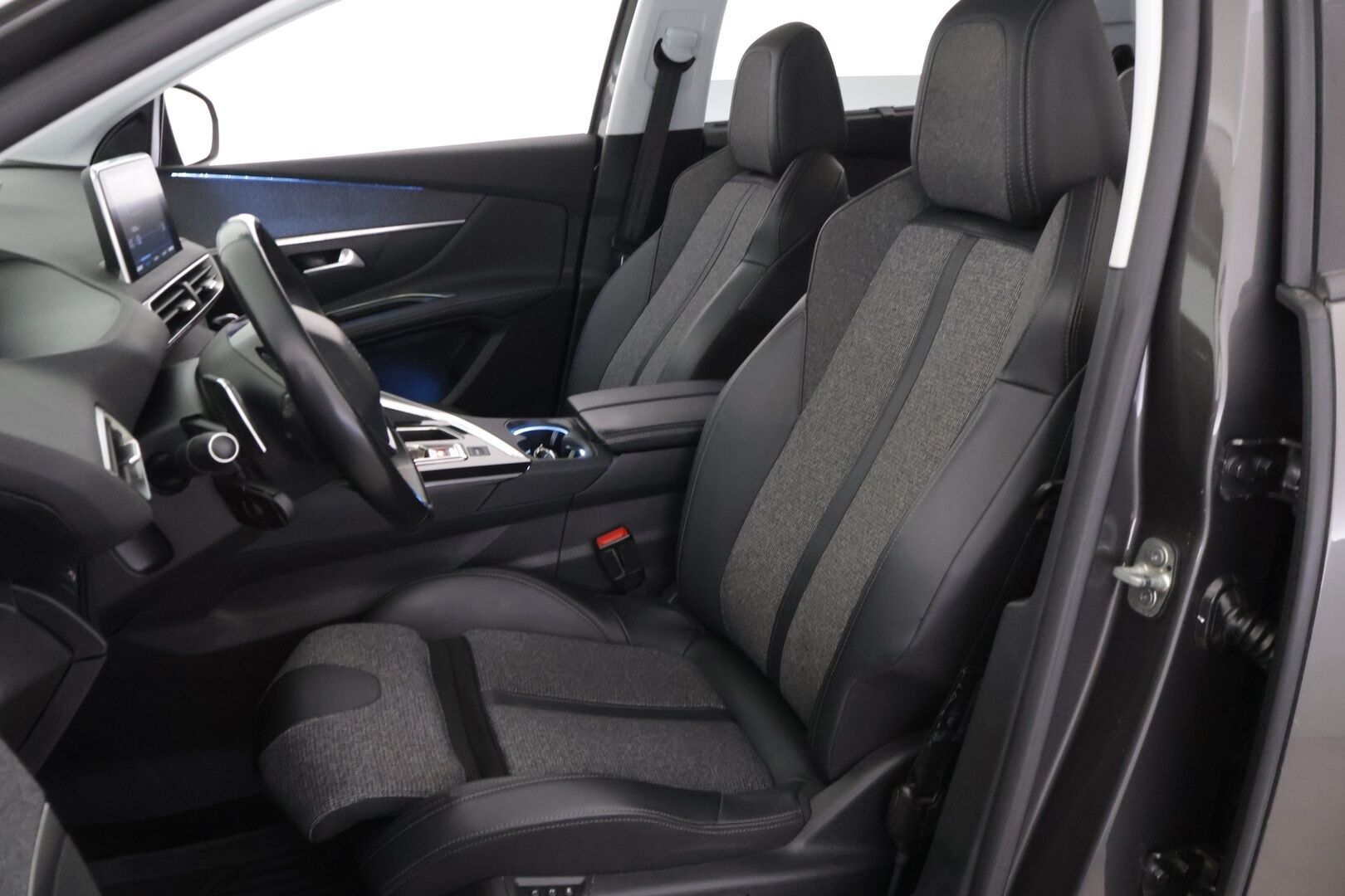 Peugeot 5008 2019 Allure PureTech 130 EAT8-automaatti * 7P / Ambient / Vakkari / CarPlay / Lohko+ sisä * - * Jakopää tehty! / Tilava / Juuri Huollettu! *