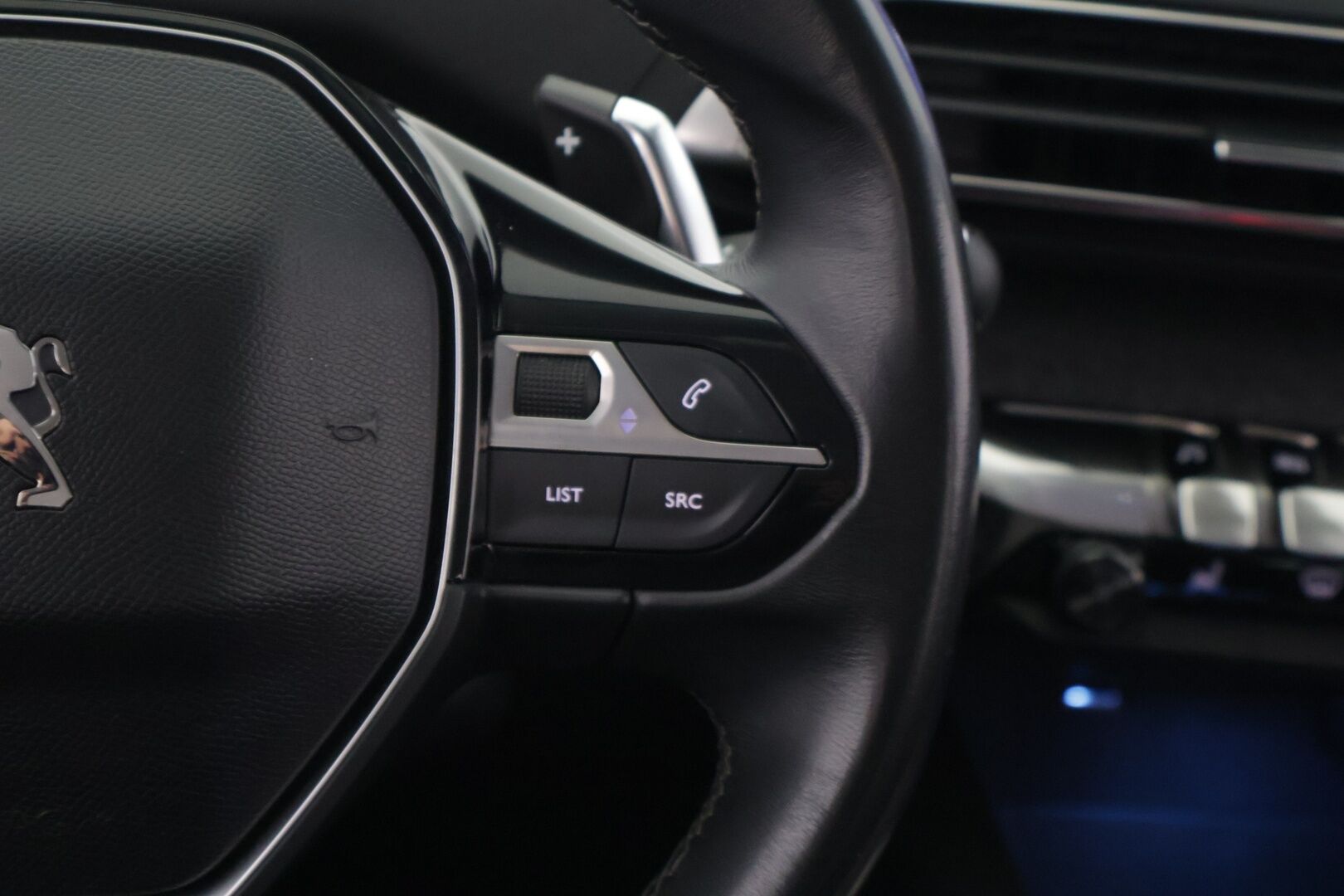 Peugeot 5008 2019 Allure PureTech 130 EAT8-automaatti * 7P / Ambient / Vakkari / CarPlay / Lohko+ sisä * - * Jakopää tehty! / Tilava / Juuri Huollettu! *