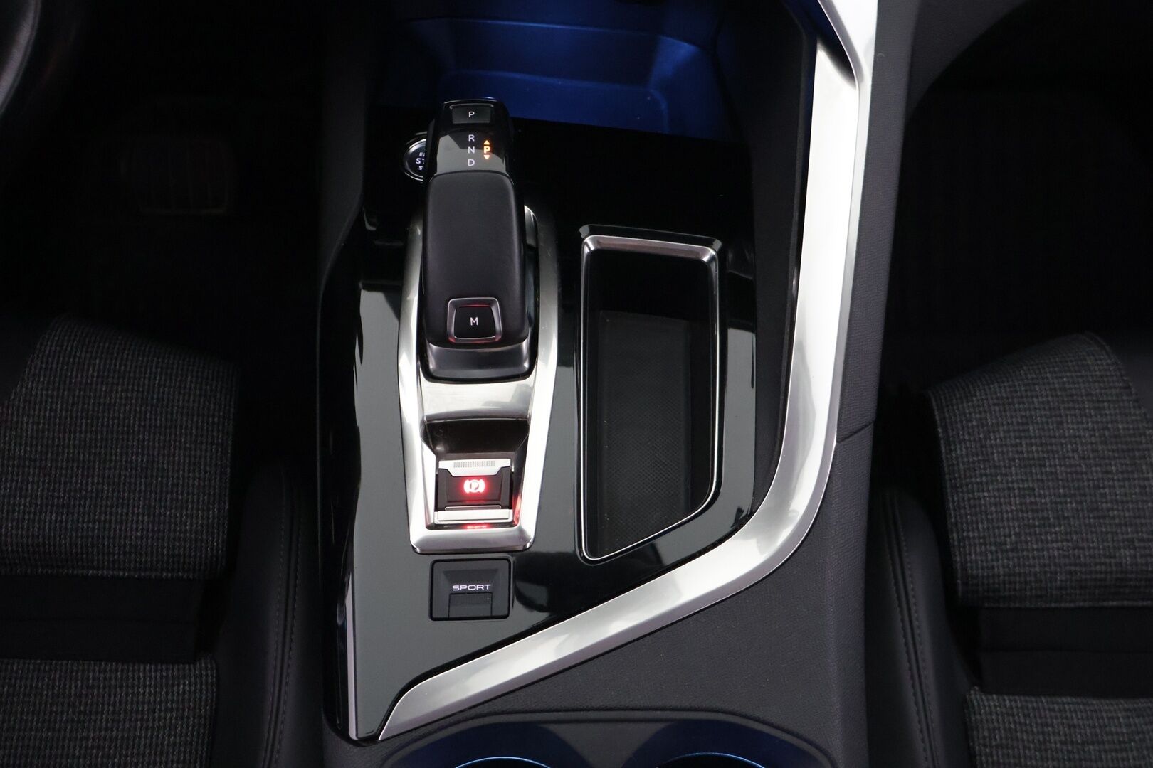 Peugeot 5008 2019 Allure PureTech 130 EAT8-automaatti * 7P / Ambient / Vakkari / CarPlay / Lohko+ sisä * - * Jakopää tehty! / Tilava / Juuri Huollettu! *