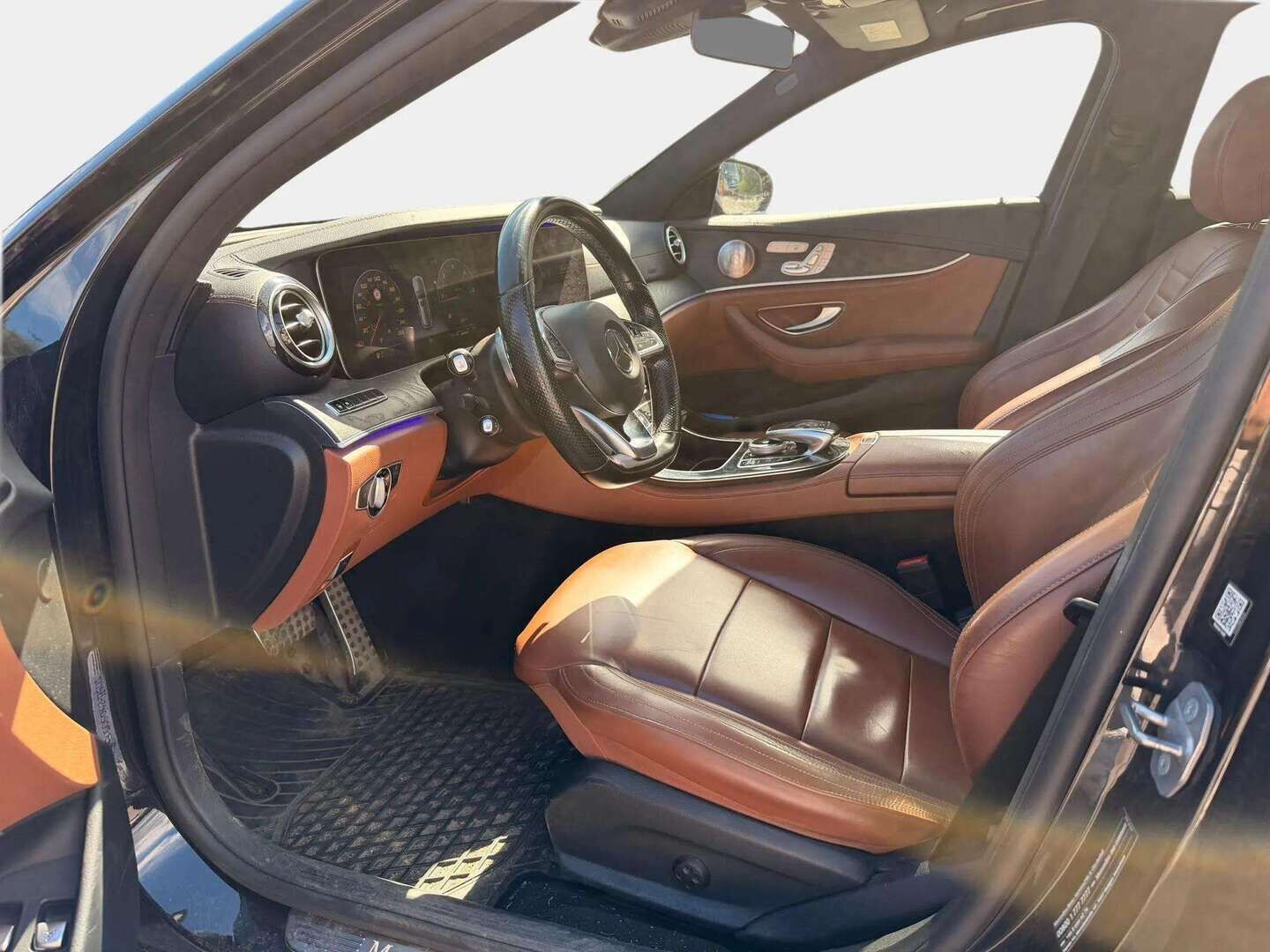Mercedes-Benz E 2017 220 d A Premium Business AMG - DTR+ | Muistinahat | Burmester | 360 | Panorama | Koukku | Multibeam | KeylessGo | Widescreen | BLIS | Webasto | 