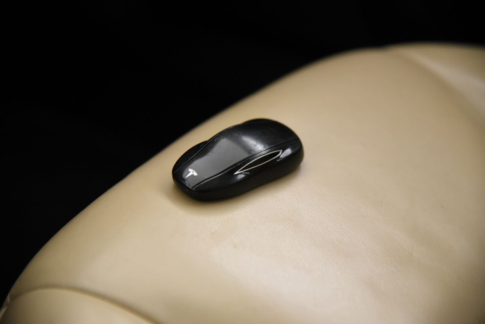 Tesla Model S 2014 P 85 / YritysOutlet - Myydään vain yrityksille - Ilmaiset supercharget / Tämä auto myydään YritysOutlet -valikoimasta vain yritykselle