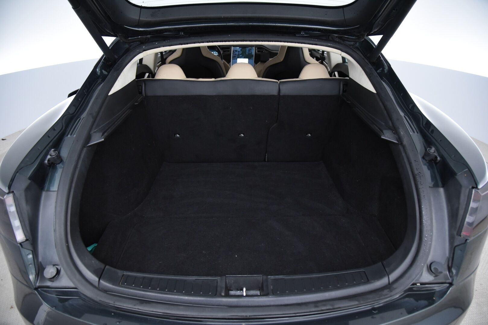 Tesla Model S 2014 P 85 / YritysOutlet - Myydään vain yrityksille - Ilmaiset supercharget / Tämä auto myydään YritysOutlet -valikoimasta vain yritykselle