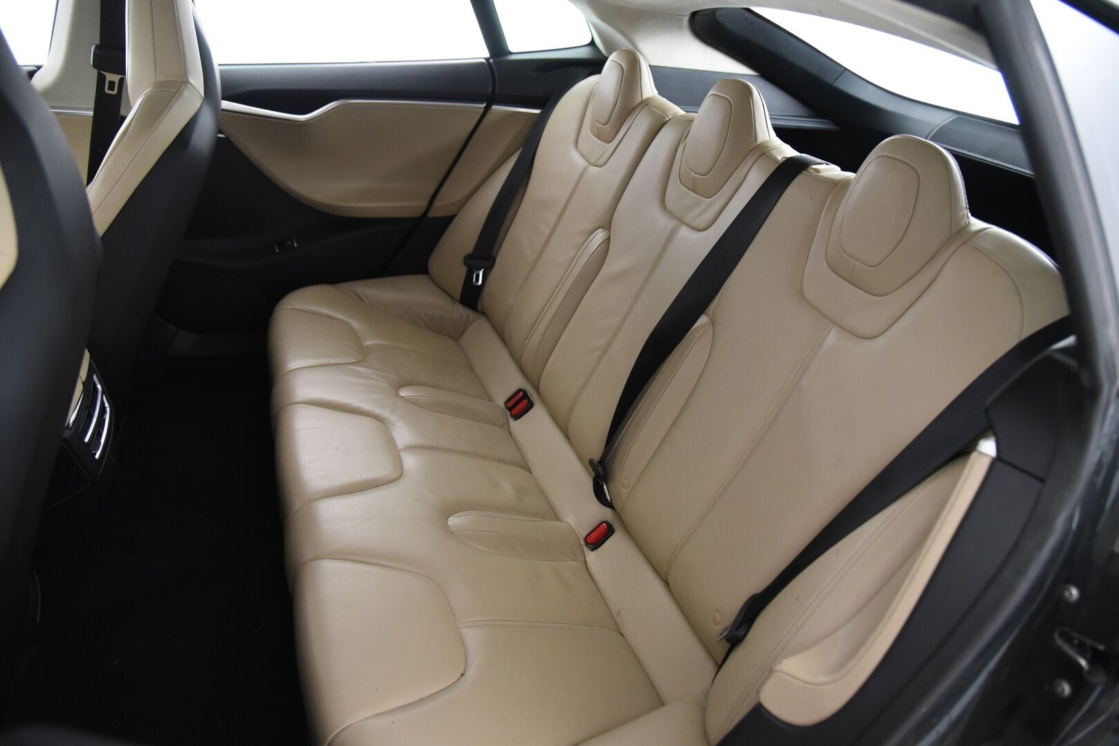 Tesla Model S 2014 P 85 / YritysOutlet - Myydään vain yrityksille - Ilmaiset supercharget / Tämä auto myydään YritysOutlet -valikoimasta vain yritykselle