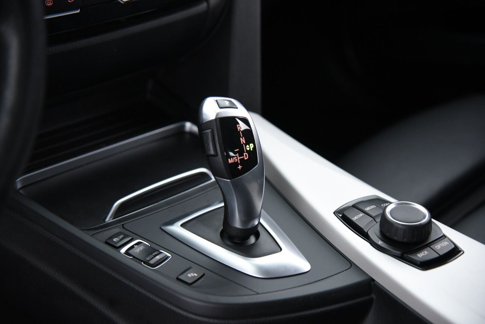 BMW 320 2019 F31 Touring 320i xDrive Limited Edition / 1-om. Suomi-auto / Sporttipenkit / Nahkasisusta / LED / Vakkari / - Merkkihuollettu / Todella siisti / Sähkökontti