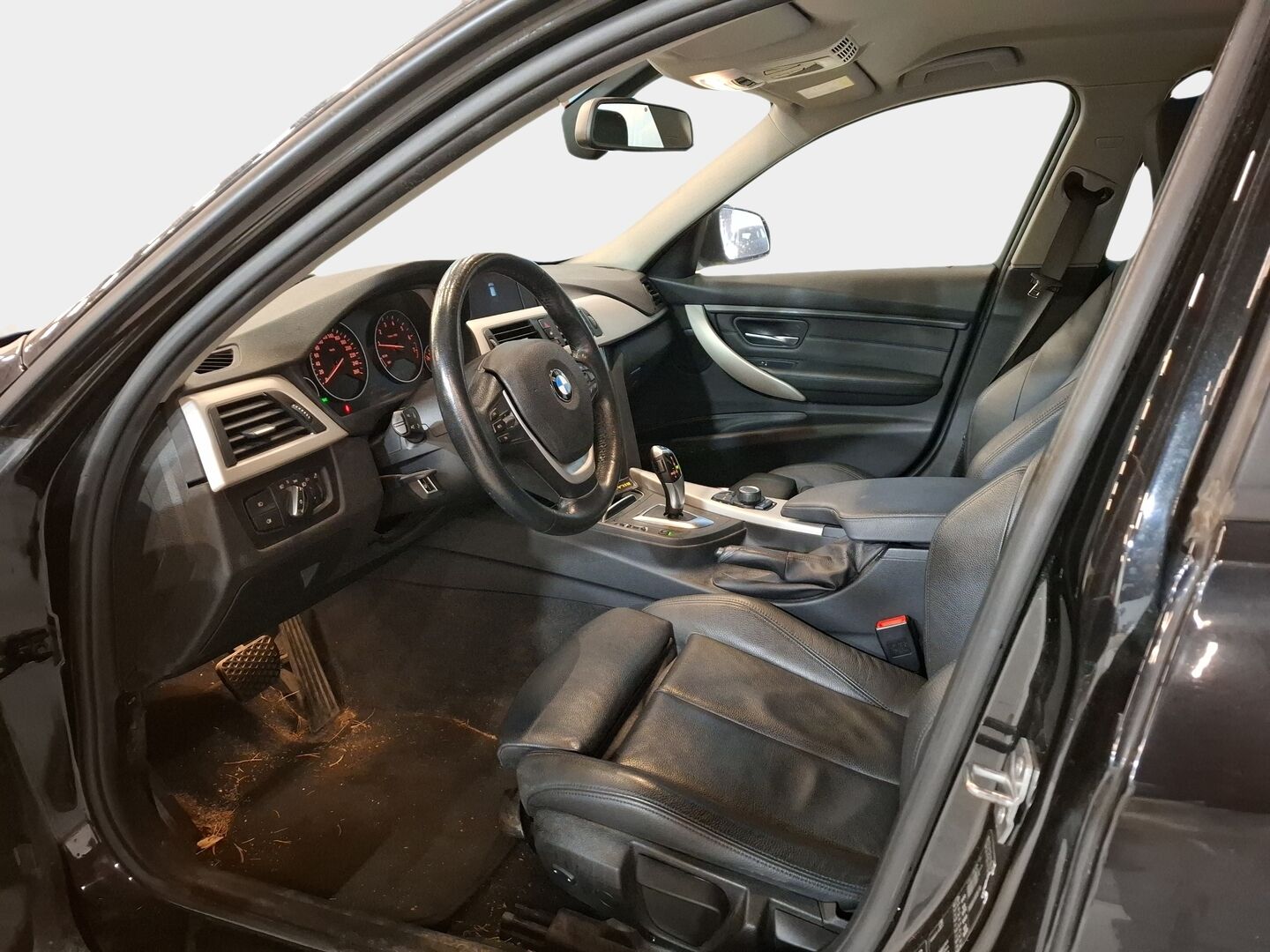 BMW 320 2019 F31 Touring 320i xDrive Limited Edition / 1-om. Suomi-auto / Sporttipenkit / Nahkasisusta / LED / Vakkari / - Tulossa myyntiin! / Merkkihuollettu / Todella siisti /
