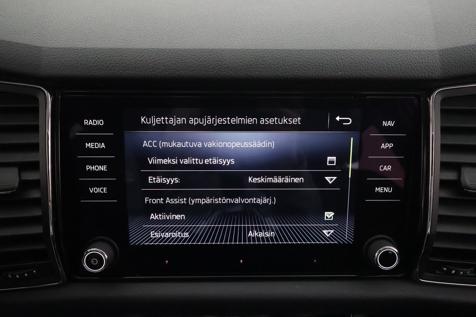 Skoda Kodiaq 2017 2,0 TDI 190 4x4 Style DSG * ACC / Webasto / Koukku / LED / Canton / P.Kamera / Puolinahat / Keyless * - Kahdet renkaat