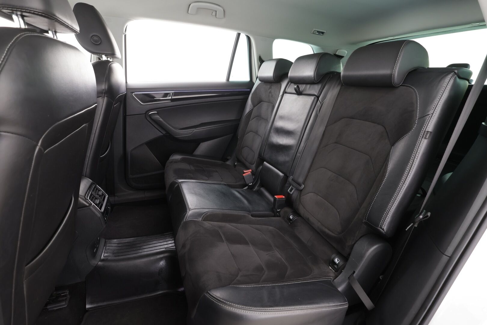 Skoda Kodiaq 2017 2,0 TDI 190 4x4 Style DSG * ACC / Webasto / Koukku / LED / Canton / P.Kamera / Puolinahat / Keyless * - Kahdet renkaat