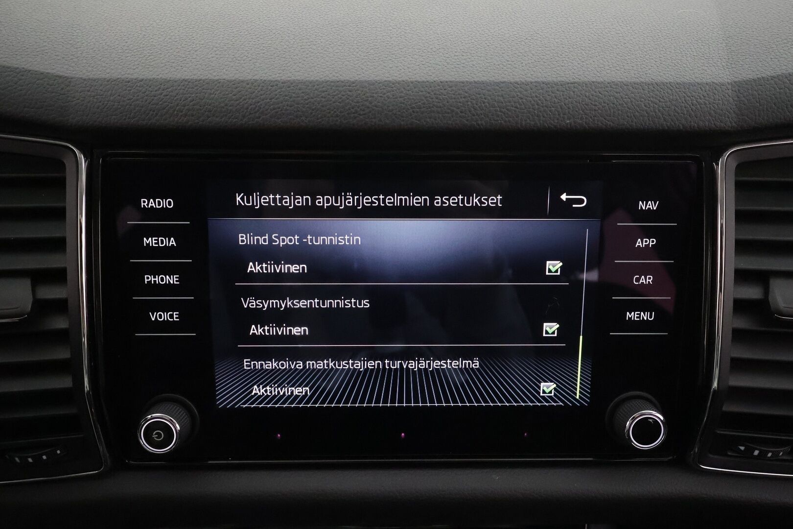 Skoda Kodiaq 2017 2,0 TDI 190 4x4 Style DSG * ACC / Webasto / Koukku / LED / Canton / P.Kamera / Puolinahat / Keyless * - Kahdet renkaat