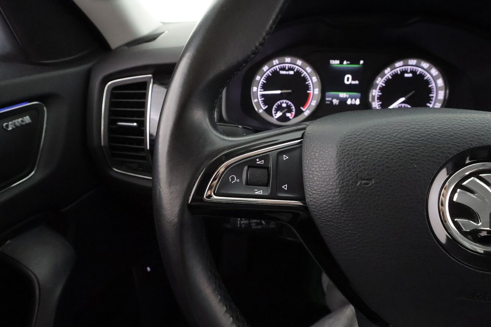 Skoda Kodiaq 2017 2,0 TDI 190 4x4 Style DSG * ACC / Webasto / Koukku / LED / Canton / P.Kamera / Puolinahat / Keyless * - Kahdet renkaat