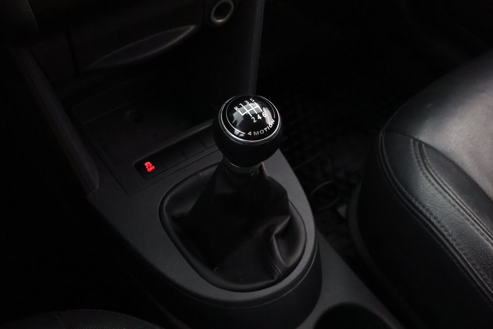 Volkswagen Caddy 2012 2,0 TDI 81 kW 4MOTION Comfortline - ALV / Webasto / Nahkasisusta / Koukku / Vakkari!