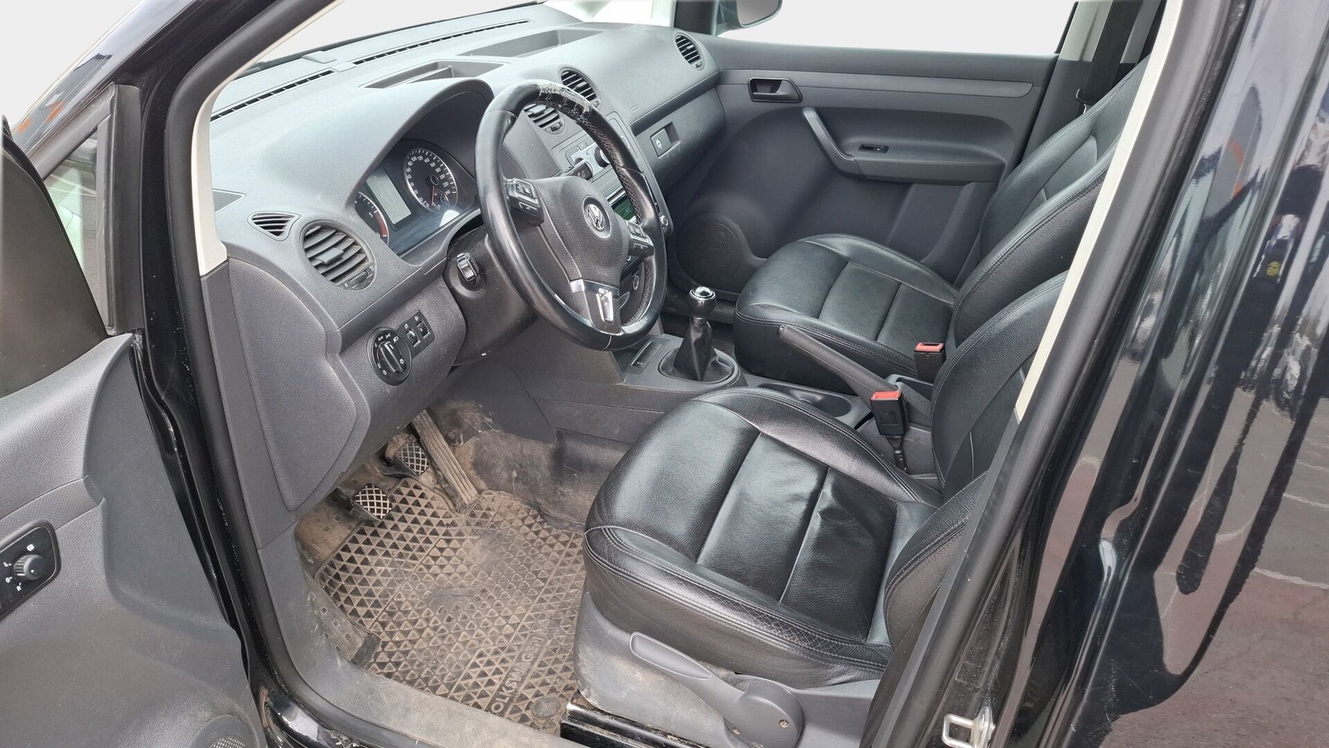 Volkswagen Caddy 2012 2,0 TDI 81 kW 4MOTION Comfortline - ALV / Webasto / Nahkasisusta / Koukku / Vakkari!