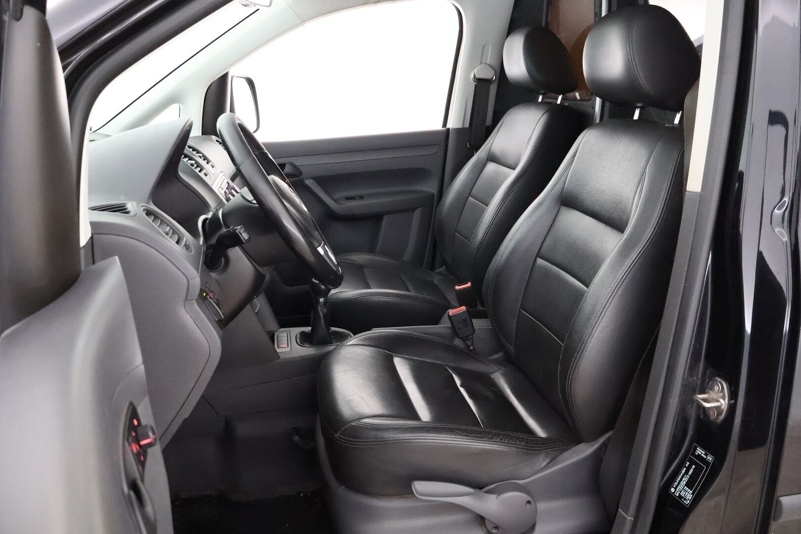 Volkswagen Caddy 2012 2,0 TDI 81 kW 4MOTION Comfortline - ALV / Webasto / Nahkasisusta / Koukku / Vakkari!