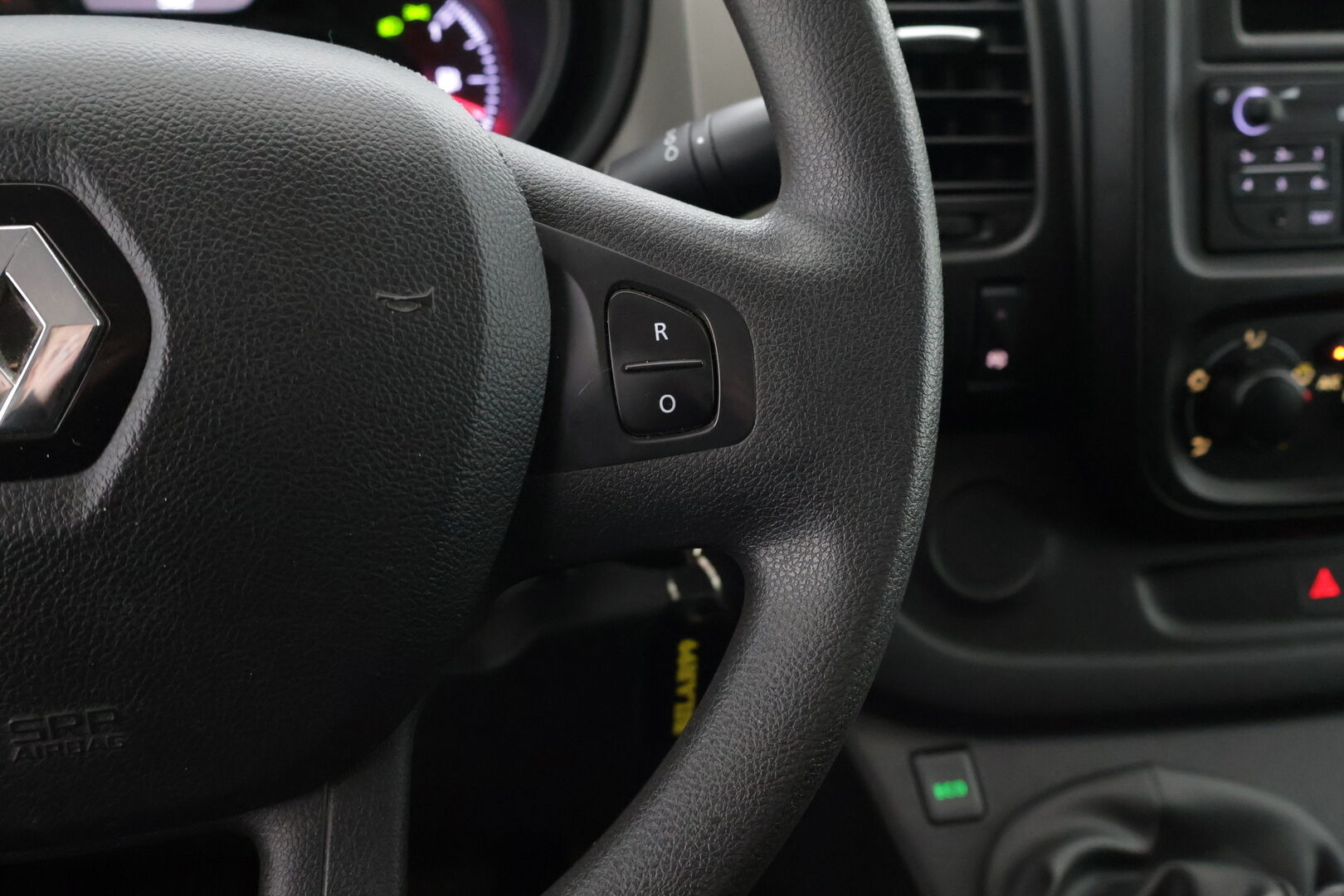 Renault Trafic 2019 dCi 125 TwinTurbo L2H1 6,0 m3 *Eber / Peruutuskamera / Pariovet / Läpijuostava / Vetokoukku / Suomi-auto* - 2.OM Suomi-auto / Lisälämmitin - HULLUT AVAJAISHULINAT KORKOTARJOUS 3,29 %