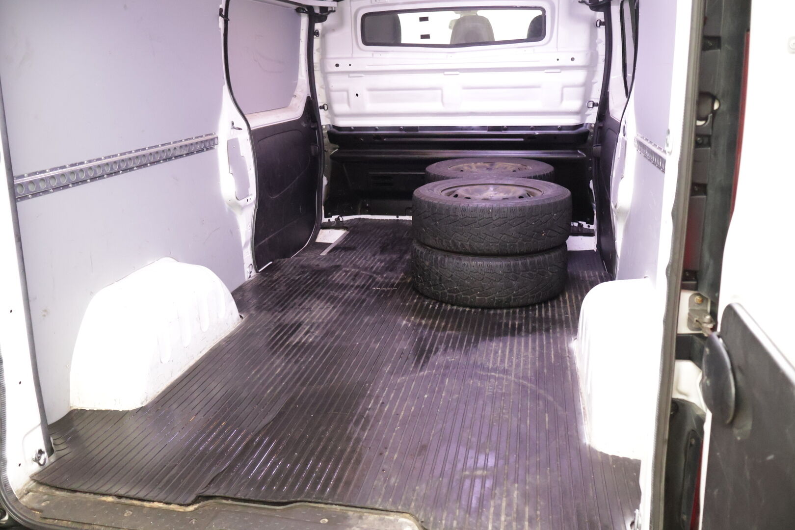 Renault Trafic 2019 dCi 125 TwinTurbo L2H1 6,0 m3 *Eber / Peruutuskamera / Pariovet / Läpijuostava / Vetokoukku / Suomi-auto* - 2.OM Suomi-auto / Lisälämmitin - HULLUT AVAJAISHULINAT KORKOTARJOUS 3,29 %