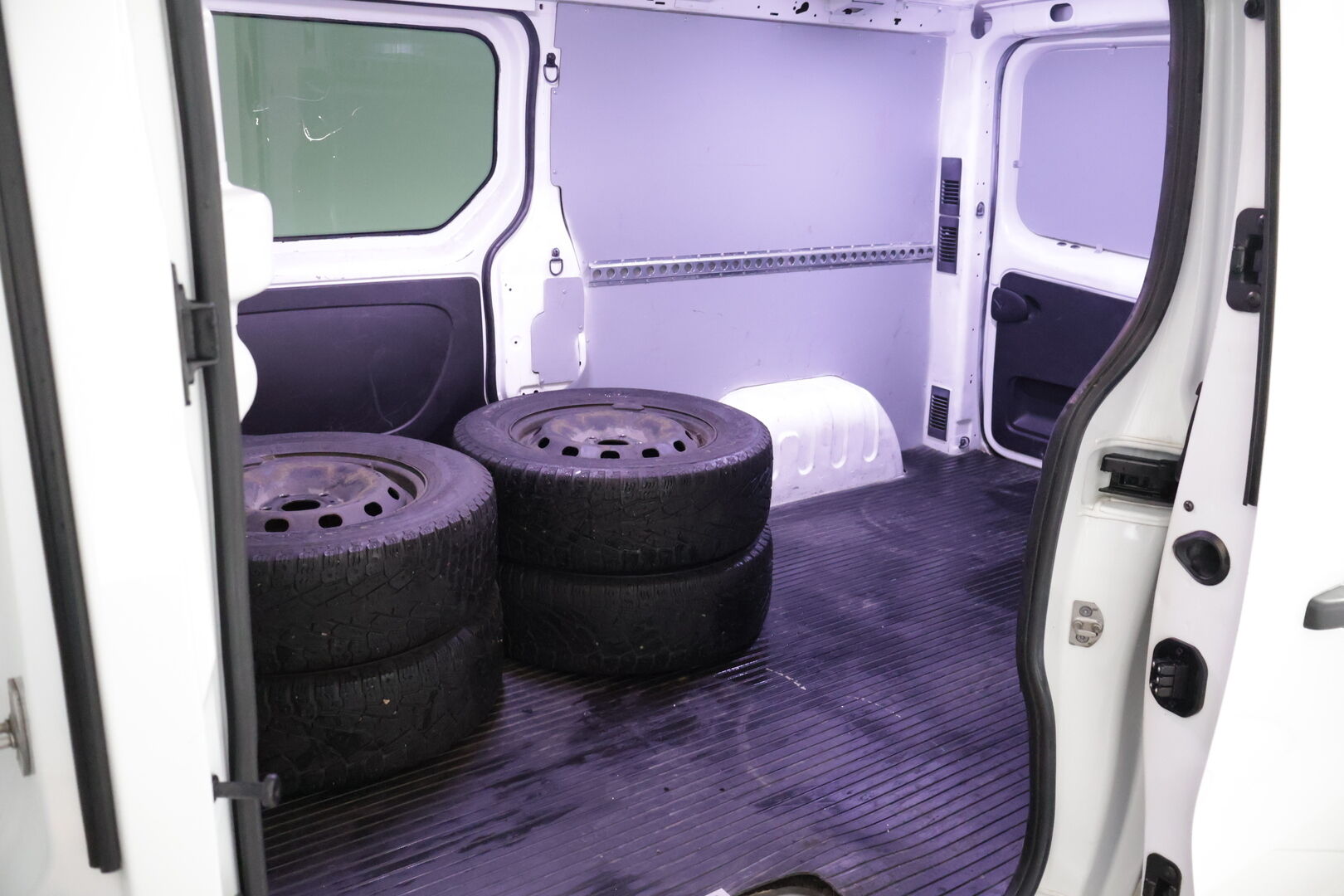 Renault Trafic 2019 dCi 125 TwinTurbo L2H1 6,0 m3 *Eber / Peruutuskamera / Pariovet / Läpijuostava / Vetokoukku / Suomi-auto* - 2.OM Suomi-auto / Lisälämmitin - HULLUT AVAJAISHULINAT KORKOTARJOUS 3,29 %