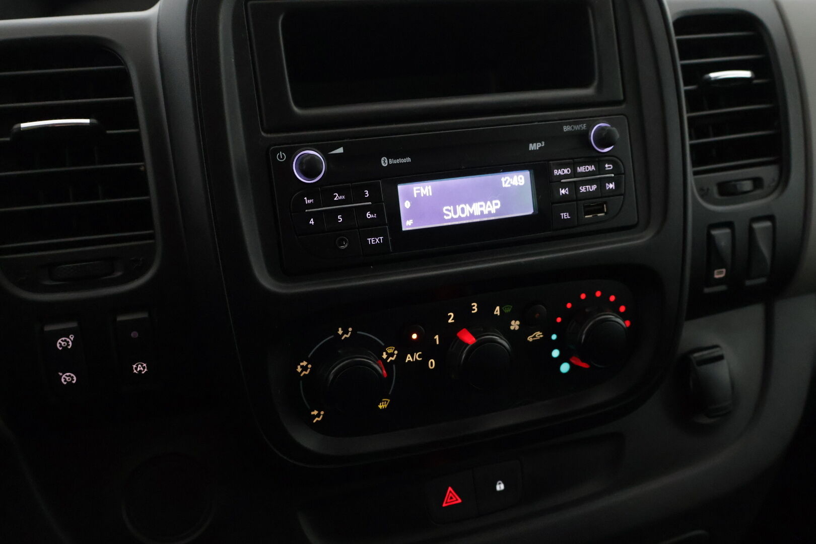 Renault Trafic 2019 dCi 125 TwinTurbo L2H1 6,0 m3 *Eber / Peruutuskamera / Pariovet / Läpijuostava / Vetokoukku / Suomi-auto* - 2.OM Suomi-auto / Lisälämmitin - HULLUT AVAJAISHULINAT KORKOTARJOUS 3,29 %