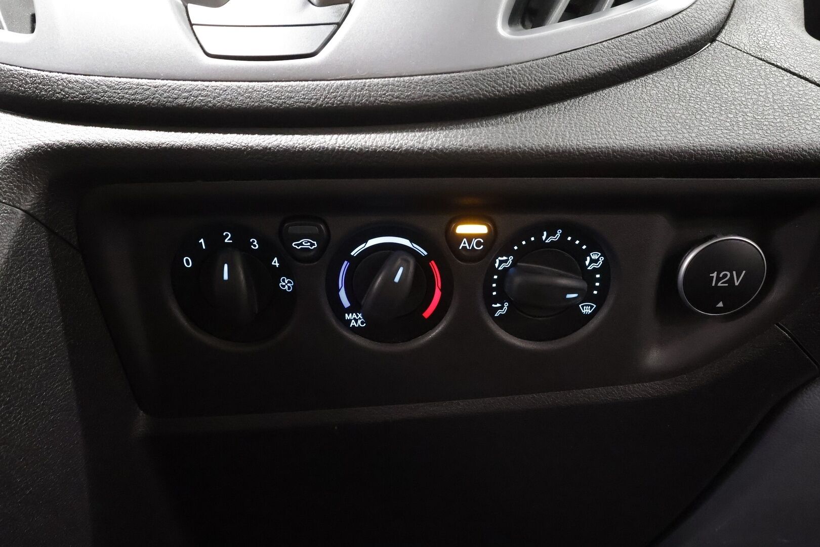 Ford Transit 2019 350 2,0 TDCi 170 hv A6 Etuveto Trend L3H2 * Webasto / Koukku / ACC / Kaistavahti / Lämmitettävä Tuulilasi / Ilmastointi * - Suomi-auto / Kahdet renkaat