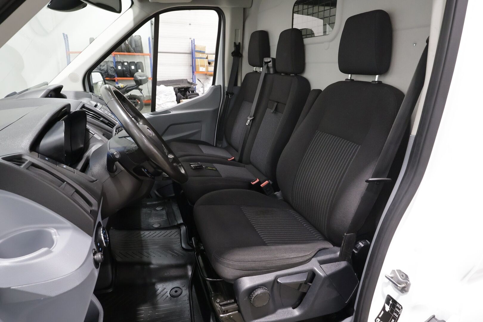Ford Transit 2019 350 2,0 TDCi 170 hv A6 Etuveto Trend L3H2 * Webasto / Koukku / ACC / Kaistavahti / Lämmitettävä Tuulilasi / Ilmastointi * - Suomi-auto / Kahdet renkaat