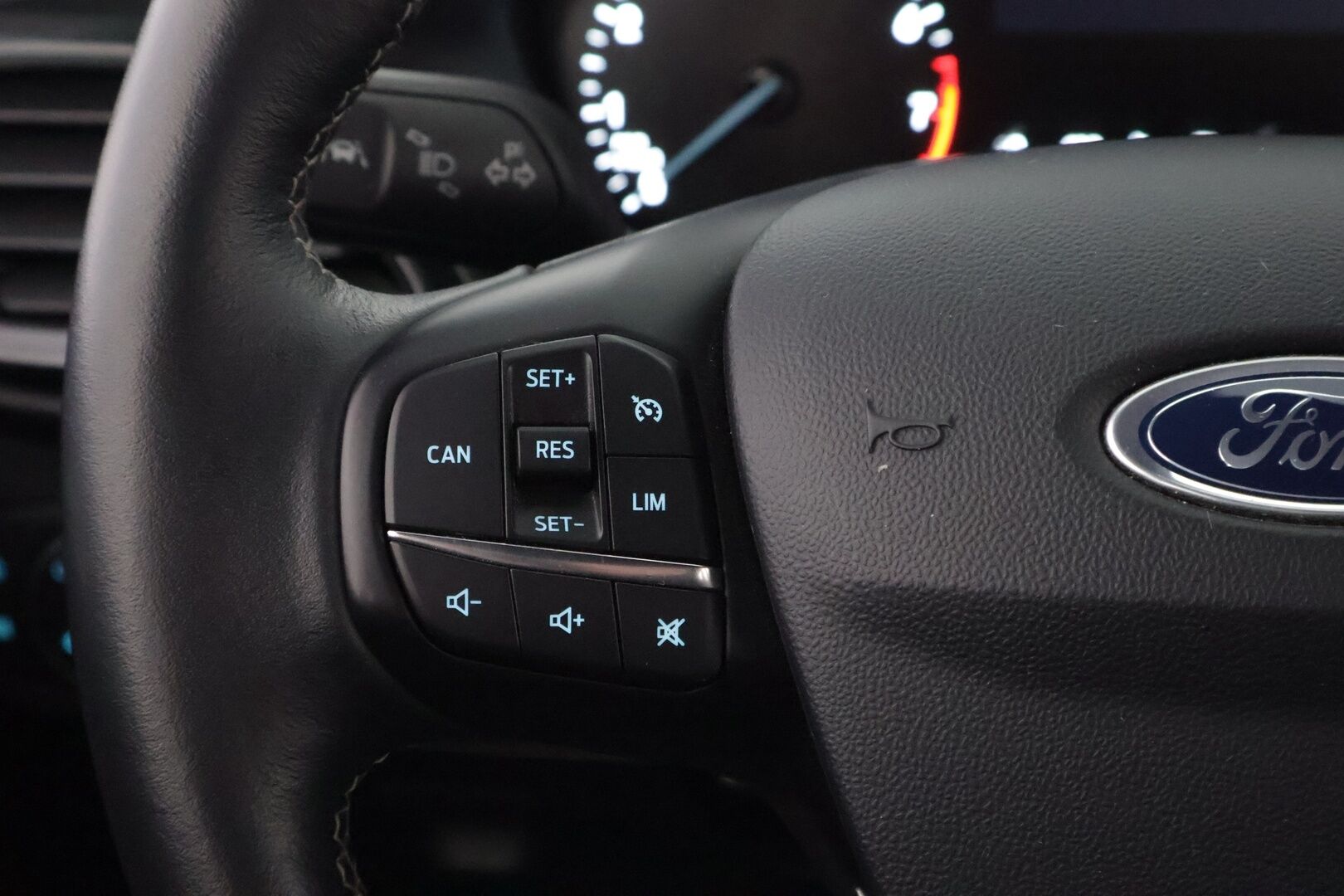 Ford Fiesta 2019 1,0 EcoBoost 125hv M6 Active III 5-ovinen * Bang&Olufsen / Vetokoukku / Peruutuskamera / Lohko & Sisäpistoke / Navi / Vakkari - Suomiauto / Lämpölasi / Huippuvarusteet!