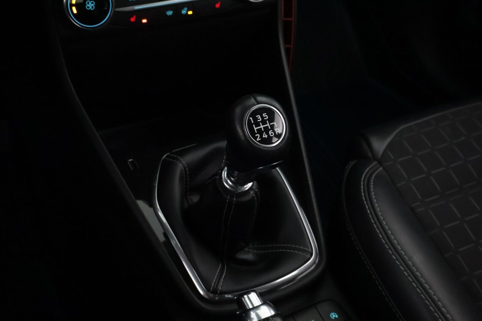 Ford Fiesta 2019 1,0 EcoBoost 125hv M6 Active III 5-ovinen * Bang&Olufsen / Vetokoukku / Peruutuskamera / Lohko & Sisäpistoke / Navi / Vakkari - Suomiauto / Lämpölasi / Huippuvarusteet!