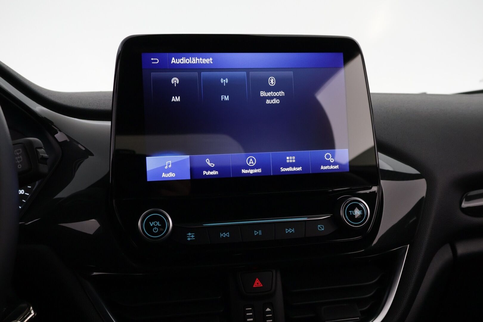 Ford Fiesta 2019 1,0 EcoBoost 125hv M6 Active III 5-ovinen * Bang&Olufsen / Vetokoukku / Peruutuskamera / Lohko & Sisäpistoke / Navi / Vakkari - Suomiauto / Lämpölasi / Huippuvarusteet!