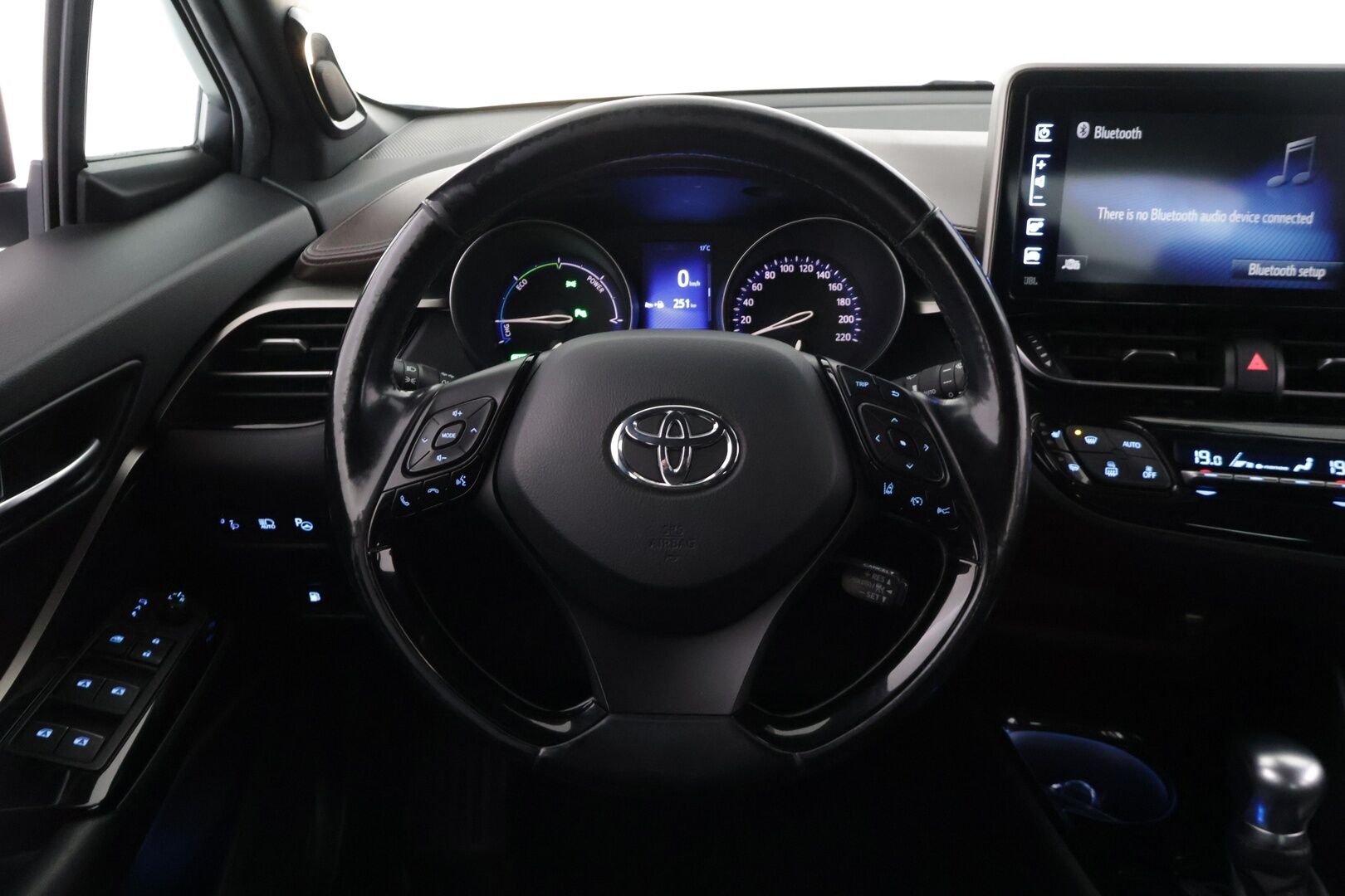 Toyota C-HR 2017 1.8 Hybrid Premium Business ** Adapt.vak / JBL / Kaistavahti / Osa-nahat / KeyLessGo / P-kamera **
