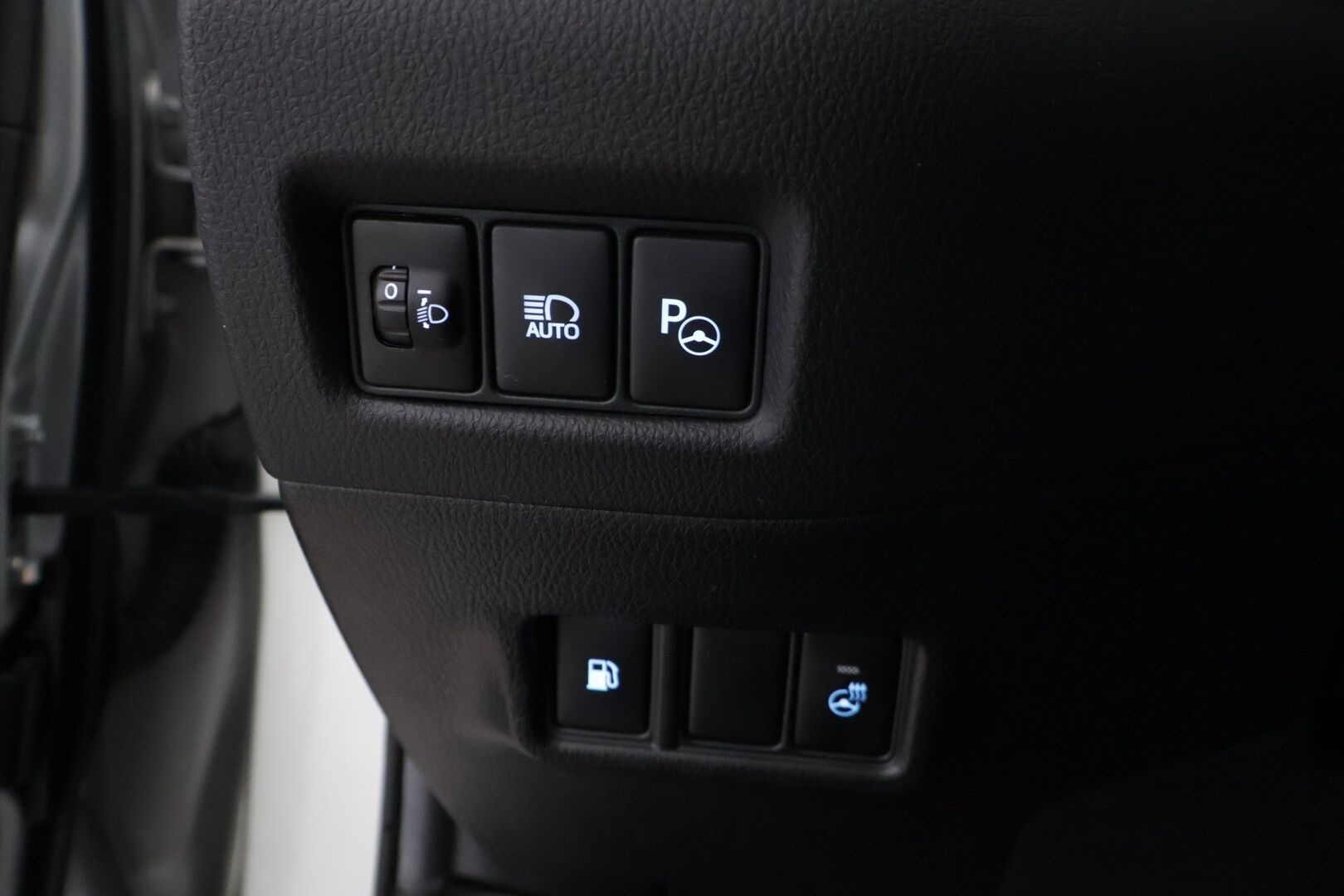 Toyota C-HR 2017 1.8 Hybrid Premium Business ** Adapt.vak / JBL / Kaistavahti / Osa-nahat / KeyLessGo / P-kamera **