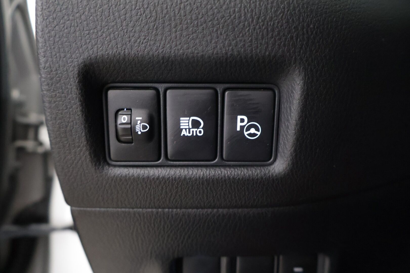 Toyota C-HR 2017 1.8 Hybrid Premium Business - ACC | JBL | Kaistavahti | Keyless | P.Kamera | Ratinlämmitin | Puolnahat | Kahdet renkaat ja vanteet