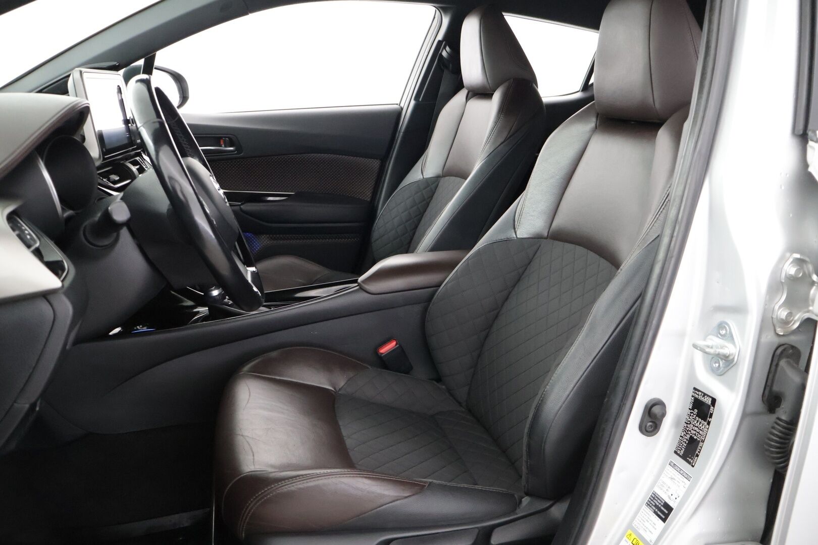 Toyota C-HR 2017 1.8 Hybrid Premium Business - ACC | JBL | Kaistavahti | Keyless | P.Kamera | Ratinlämmitin | Puolnahat | Kahdet renkaat ja vanteet