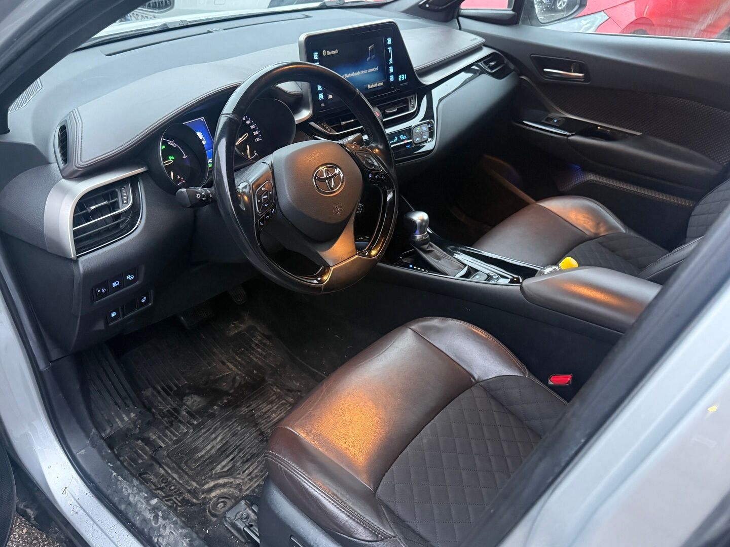 Toyota C-HR 2017 1.8 Hybrid Premium Business ** Adapt.vak / JBL / Kaistavahti / Osa-nahat / KeyLessGo / P-kamera ** - HULLUT BLACKWEEK JATKOT - KORKOTARJOUS 2,49%