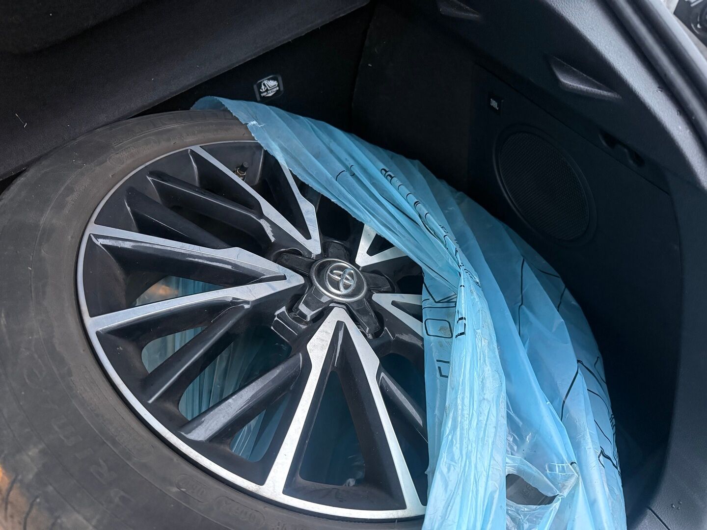 Toyota C-HR 2017 1.8 Hybrid Premium Business ** Adapt.vak / JBL / Kaistavahti / Osa-nahat / KeyLessGo / P-kamera ** - HULLUT BLACKWEEK JATKOT - KORKOTARJOUS 2,49%