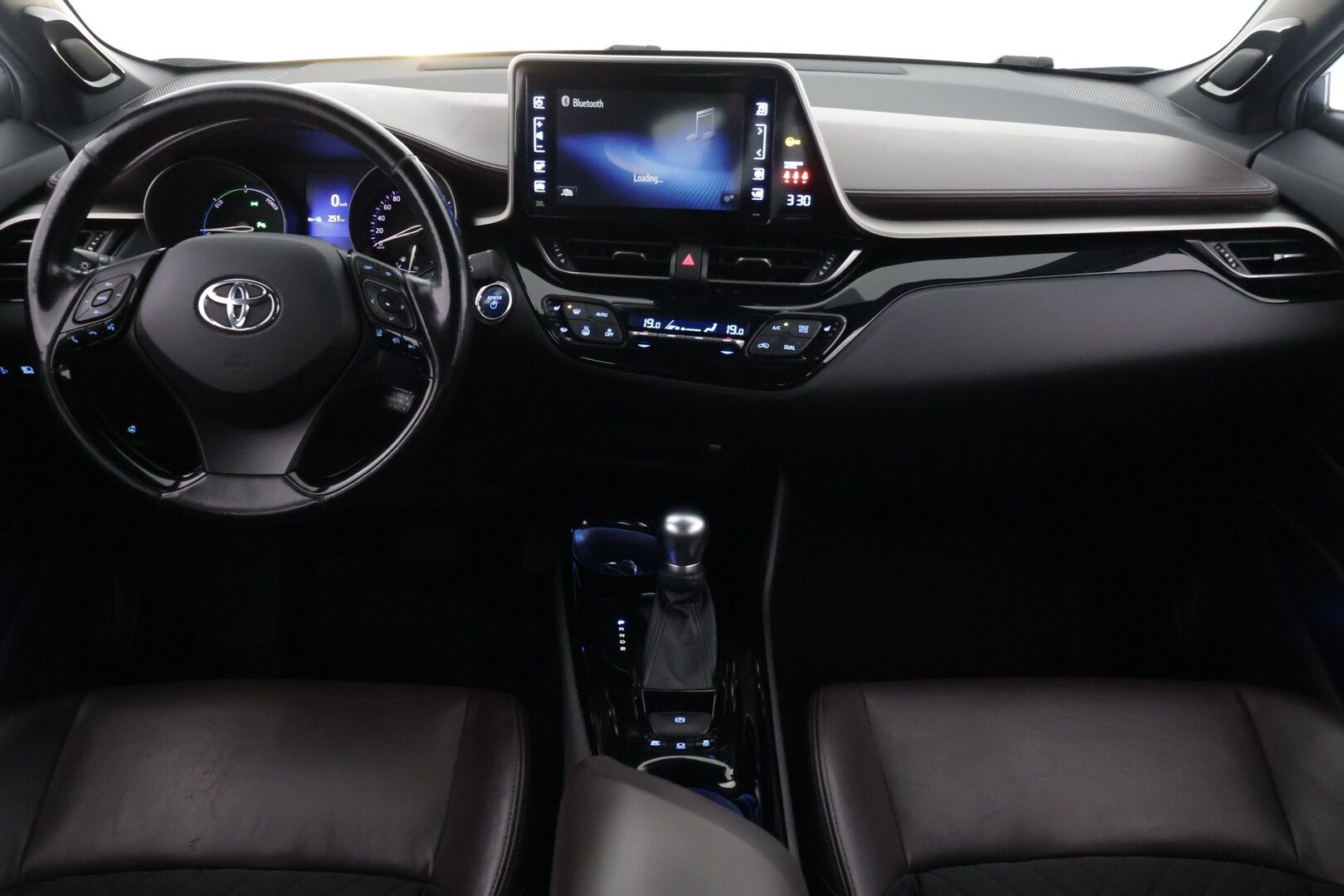 Toyota C-HR 2017 1.8 Hybrid Premium Business ** Adapt.vak / JBL / Kaistavahti / Osa-nahat / KeyLessGo / P-kamera **