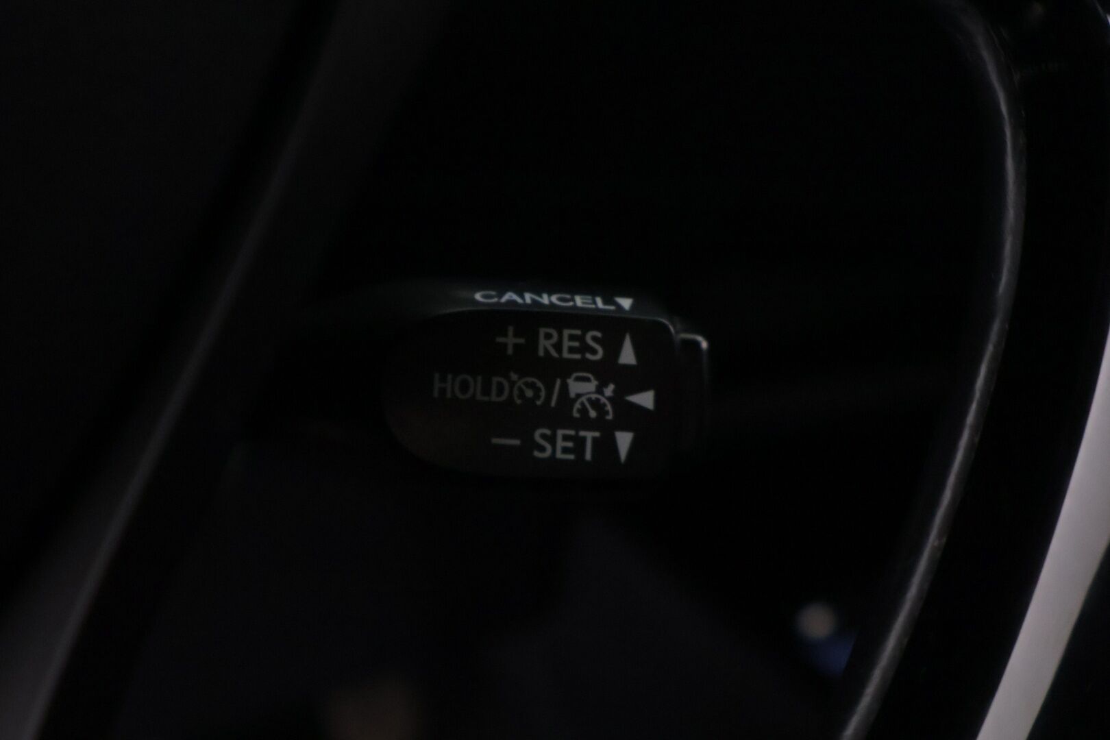 Toyota C-HR 2017 1.8 Hybrid Premium Business ** Adapt.vak / JBL / Kaistavahti / Osa-nahat / KeyLessGo / P-kamera **