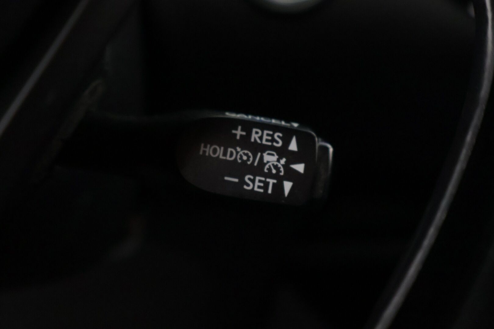 Toyota C-HR 2017 1.8 Hybrid Premium Business - ACC | JBL | Kaistavahti | Keyless | P.Kamera | Ratinlämmitin | Puolnahat | Kahdet renkaat ja vanteet