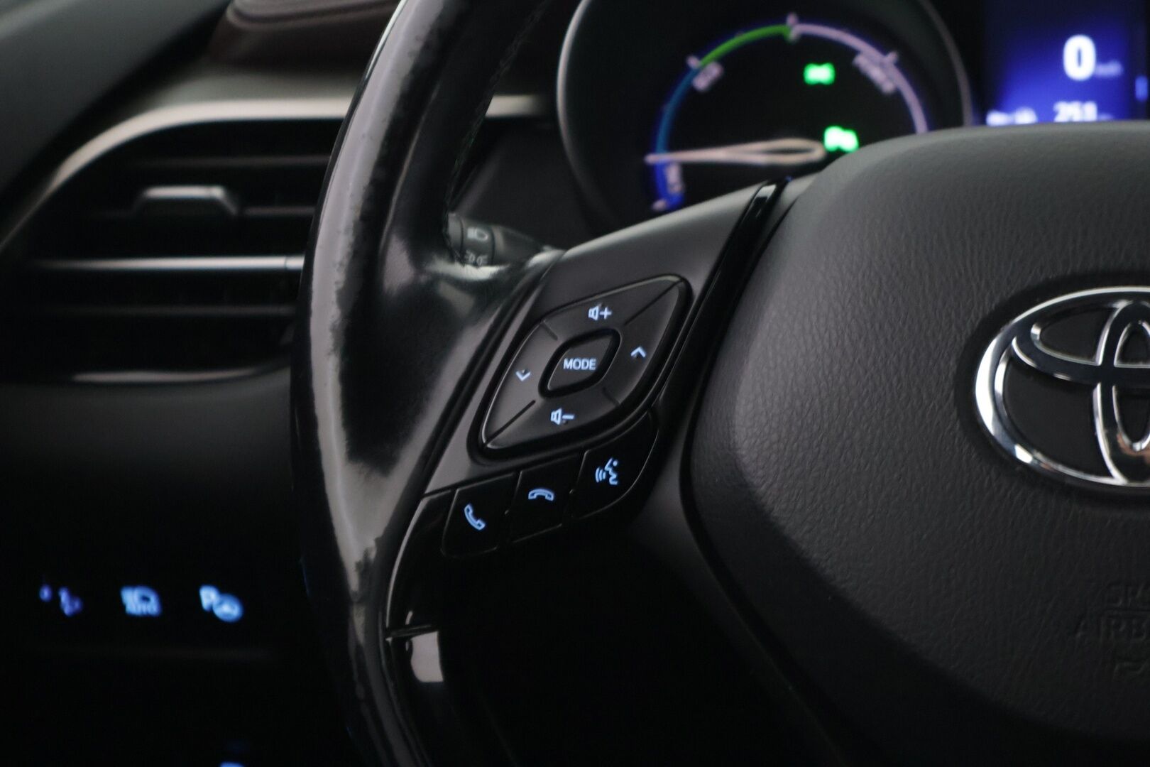 Toyota C-HR 2017 1.8 Hybrid Premium Business ** Adapt.vak / JBL / Kaistavahti / Osa-nahat / KeyLessGo / P-kamera **