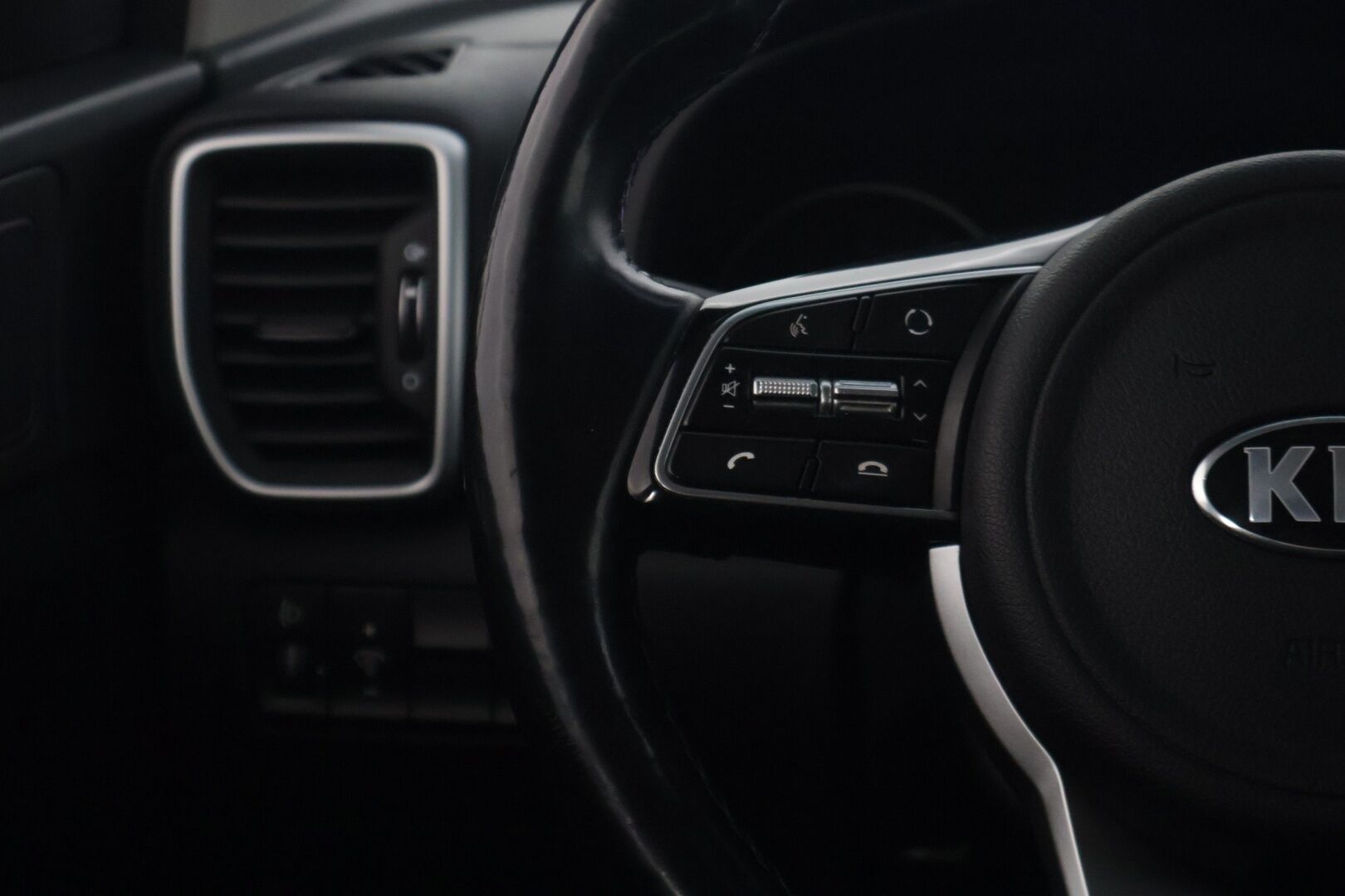 Kia Sportage 2019 1,6 ISG Urban Active EcoDynamics* P-kamera / sisätilanlämmitin / Ratinlämmitin / Apple&Android * - *kahdet hyvät renkaat alumiinivanteilla / hiljattain huollettu / Takuu voimassa 7.5.2026 asti! *