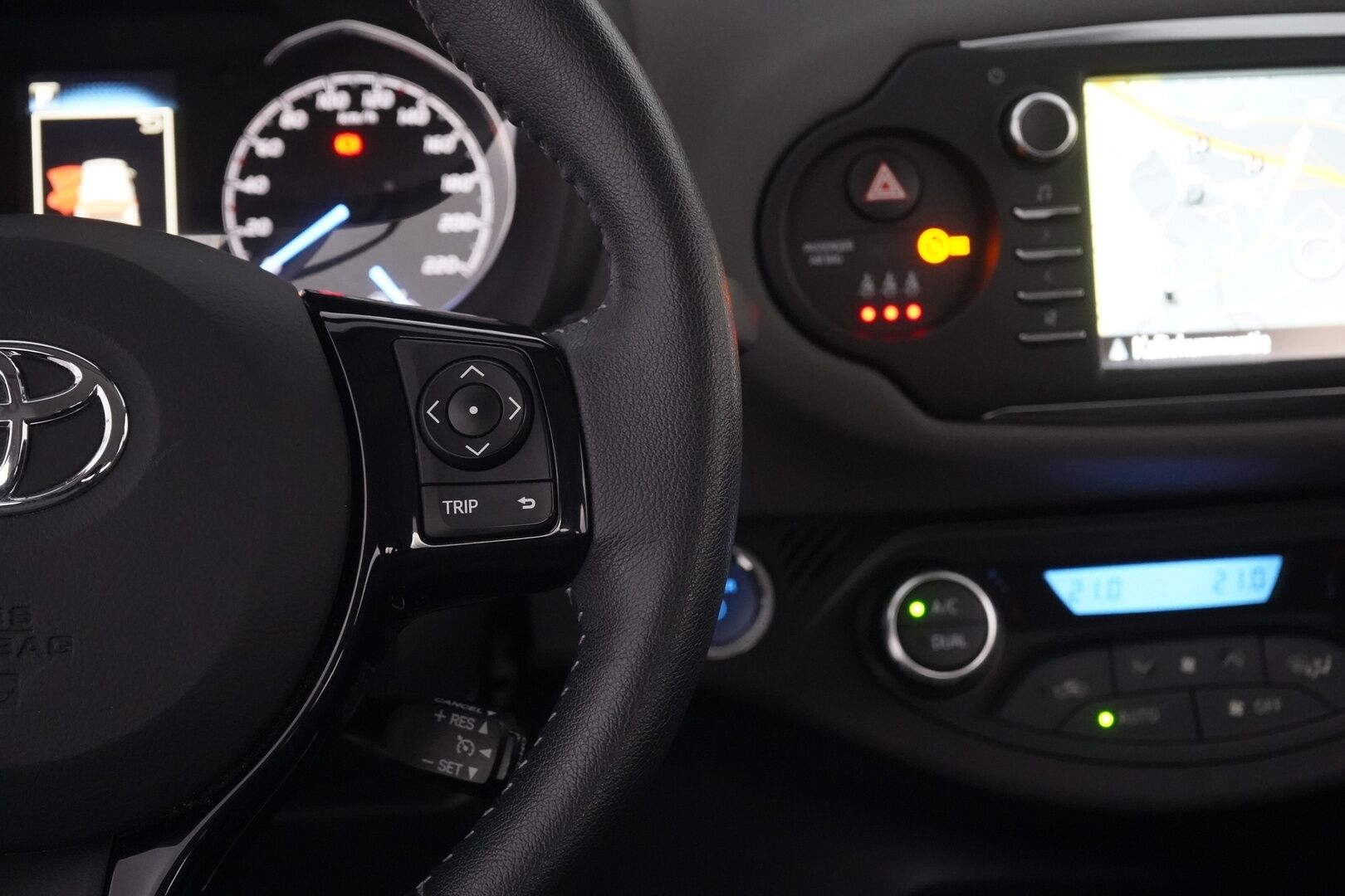 Toyota Yaris 2018 1,5 Hybrid Active 5ov - Navigointi | Kamera | Cruise | Lohkolämmitin | Merkkihuollot | Suomi-auto | Kahdet Toyotan vanteet