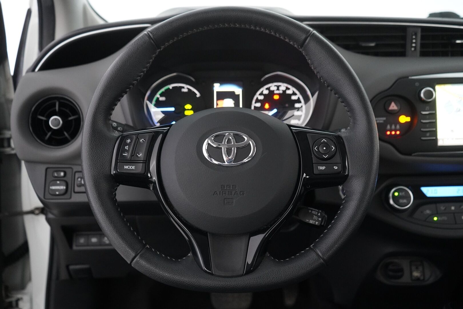 Toyota Yaris 2018 1,5 Hybrid Active 5ov - Navigointi | Kamera | Cruise | Lohkolämmitin | Merkkihuollot | Suomi-auto | Kahdet Toyotan vanteet