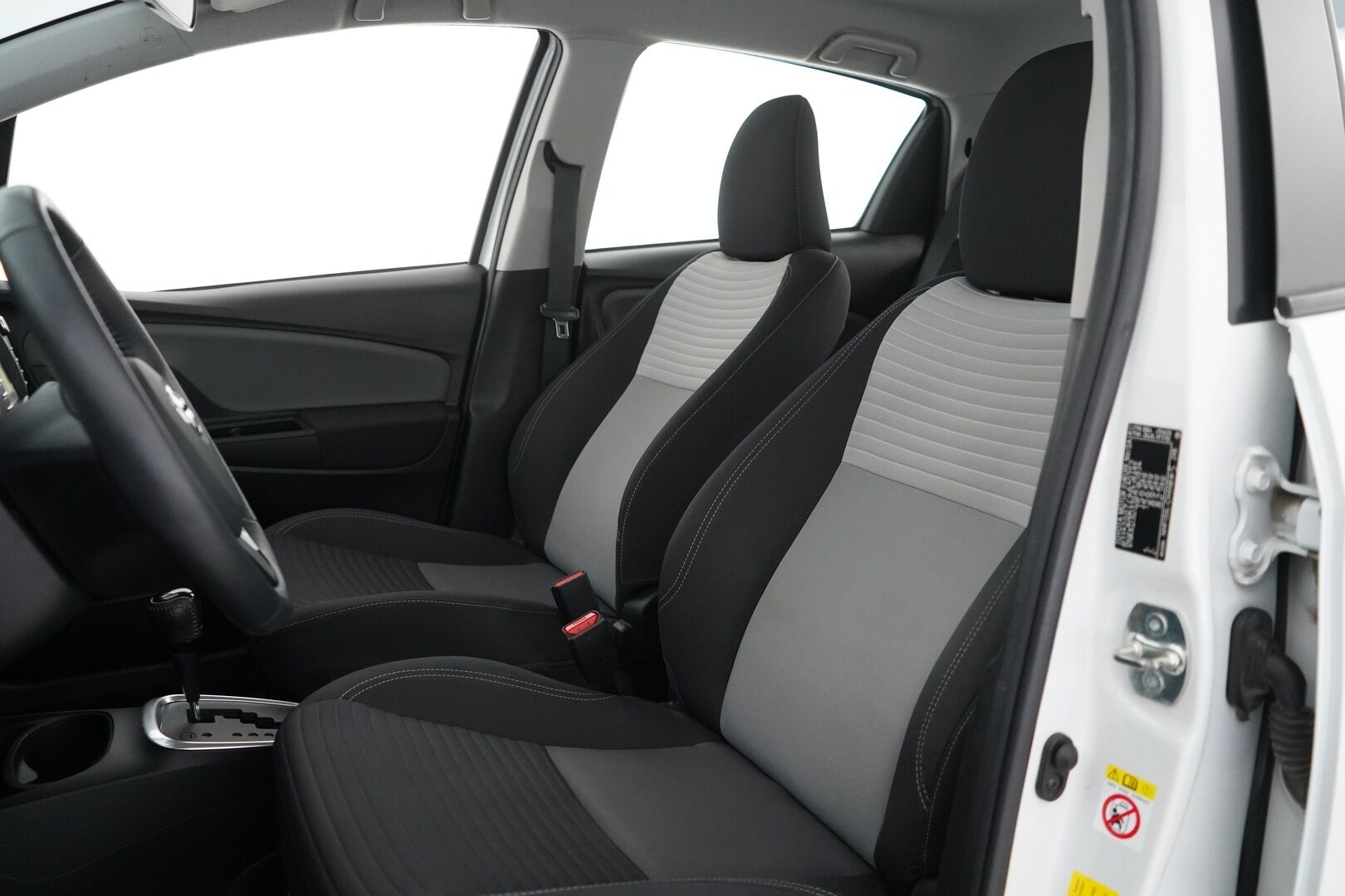 Toyota Yaris 2018 1,5 Hybrid Active 5ov - Navigointi | Kamera | Cruise | Lohkolämmitin | Merkkihuollot | Suomi-auto | Kahdet Toyotan vanteet