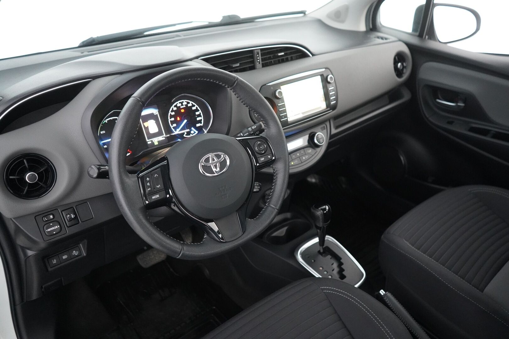 Toyota Yaris 2018 1,5 Hybrid Active 5ov - Navigointi | Kamera | Cruise | Lohkolämmitin | Merkkihuollot | Suomi-auto | Kahdet Toyotan vanteet