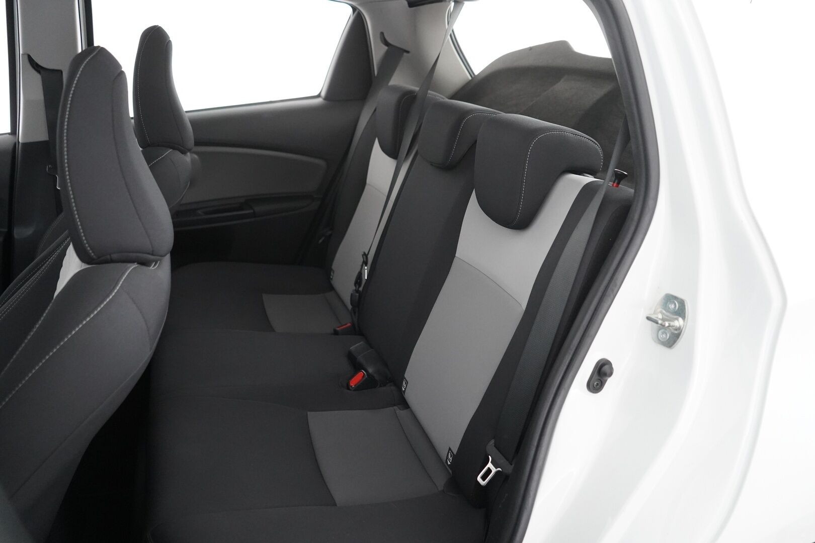 Toyota Yaris 2018 1,5 Hybrid Active 5ov - Navigointi | Kamera | Cruise | Lohkolämmitin | Merkkihuollot | Suomi-auto | Kahdet Toyotan vanteet