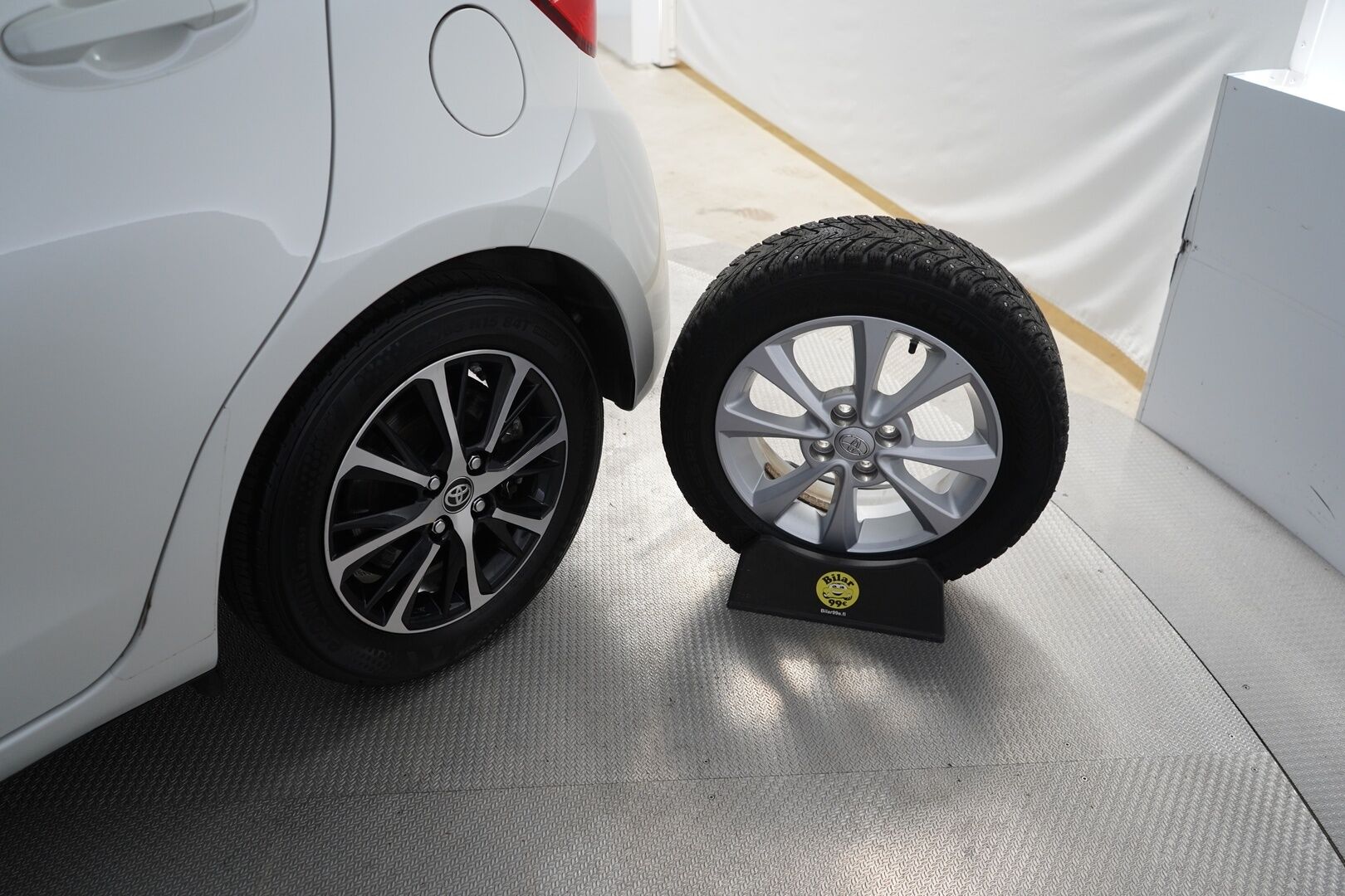Toyota Yaris 2018 1,5 Hybrid Active 5ov - Navigointi | Kamera | Cruise | Lohkolämmitin | Merkkihuollot | Suomi-auto | Kahdet Toyotan vanteet