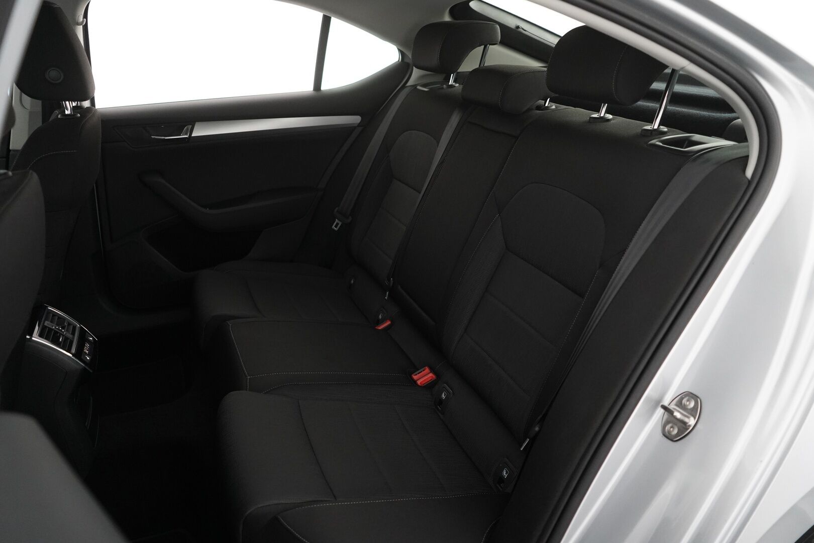 Skoda Superb 2019 1,5 TSI ACT Ambition BusinessLine DSG Autom. *Webasto / Koukku / Sähkökontti / Tutkat / Navi* - Merkkihuollettu / Kahdet vanteet / Seuraava katsastus 12/2026
