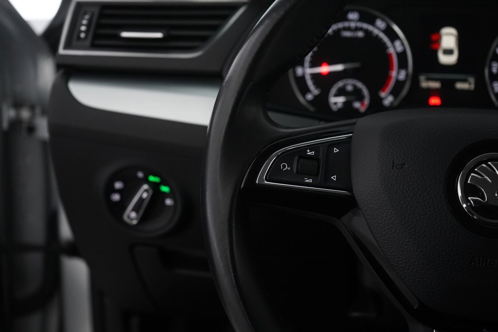 Skoda Superb 2019 1,5 TSI ACT Ambition BusinessLine DSG Autom. *Webasto / Koukku / Sähkökontti / Tutkat / Navi* - Merkkihuollettu / Kahdet vanteet / Seuraava katsastus 12/2026