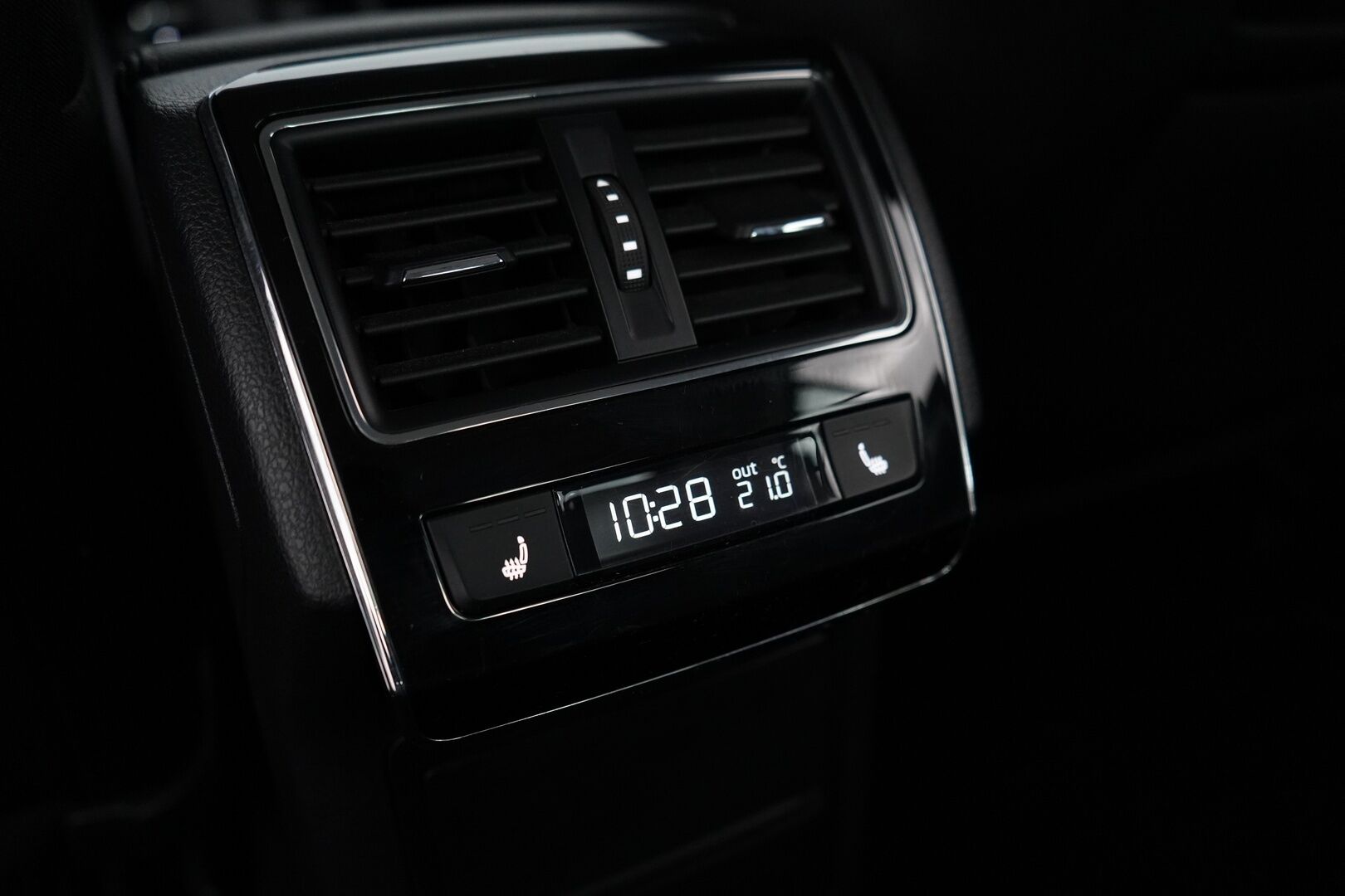 Skoda Superb 2019 1,5 TSI ACT Ambition BusinessLine DSG Autom. *Webasto / Koukku / Sähkökontti / Tutkat / Navi* - Merkkihuollettu / Kahdet vanteet / Seuraava katsastus 12/2026
