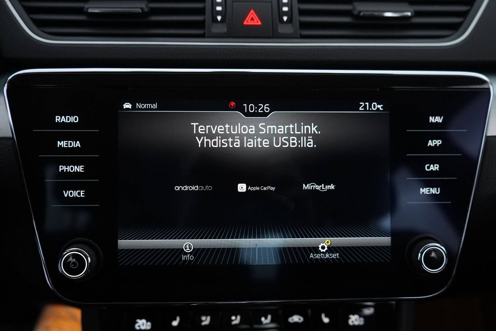 Skoda Superb 2019 1,5 TSI ACT Ambition BusinessLine DSG Autom. *Webasto / Koukku / Sähkökontti / Tutkat / Navi* - Merkkihuollettu / Kahdet vanteet / Seuraava katsastus 12/2026