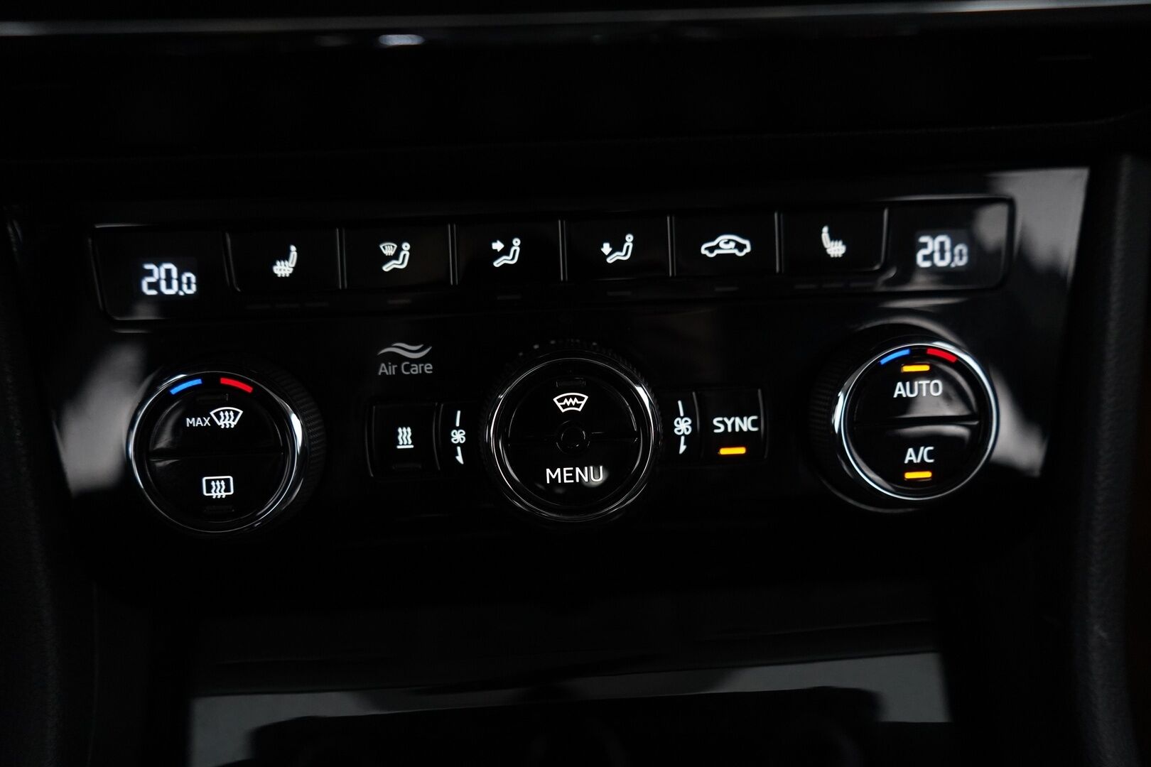 Skoda Superb 2019 1,5 TSI ACT Ambition BusinessLine DSG Autom. *Webasto / Koukku / Sähkökontti / Tutkat / Navi* - Merkkihuollettu / Kahdet vanteet / Seuraava katsastus 12/2026