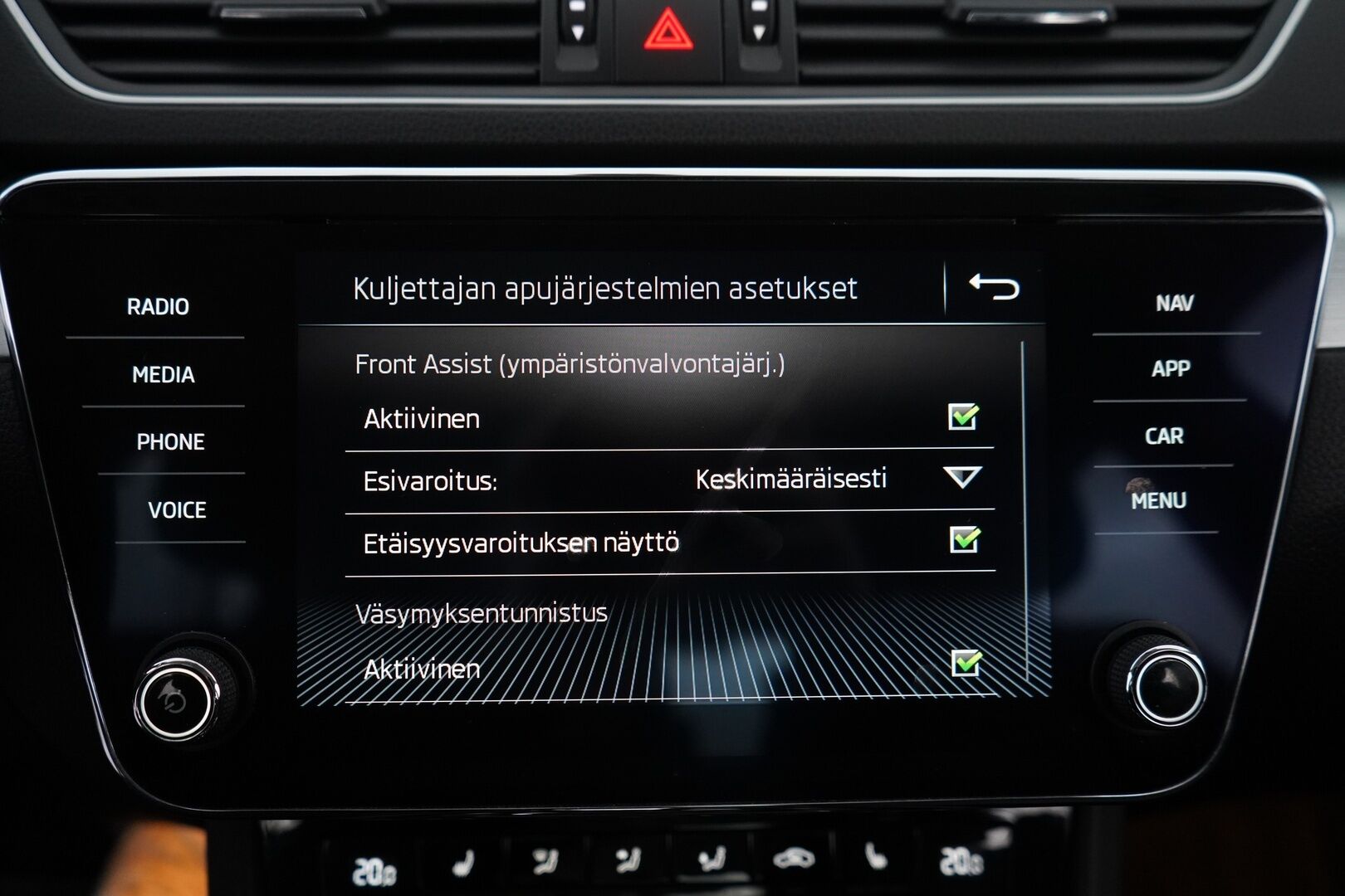 Skoda Superb 2019 1,5 TSI ACT Ambition BusinessLine DSG Autom. *Webasto / Koukku / Sähkökontti / Tutkat / Navi* - Merkkihuollettu / Kahdet vanteet / Seuraava katsastus 12/2026