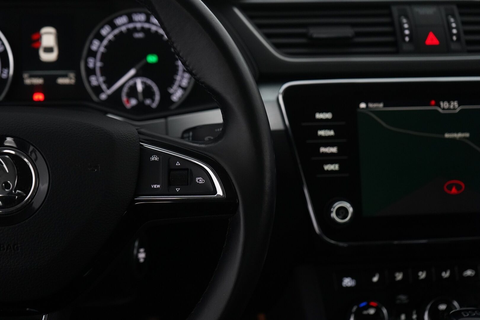 Skoda Superb 2019 1,5 TSI ACT Ambition BusinessLine DSG Autom. *Webasto / Koukku / Sähkökontti / Tutkat / Navi* - Merkkihuollettu / Kahdet vanteet / Seuraava katsastus 12/2026